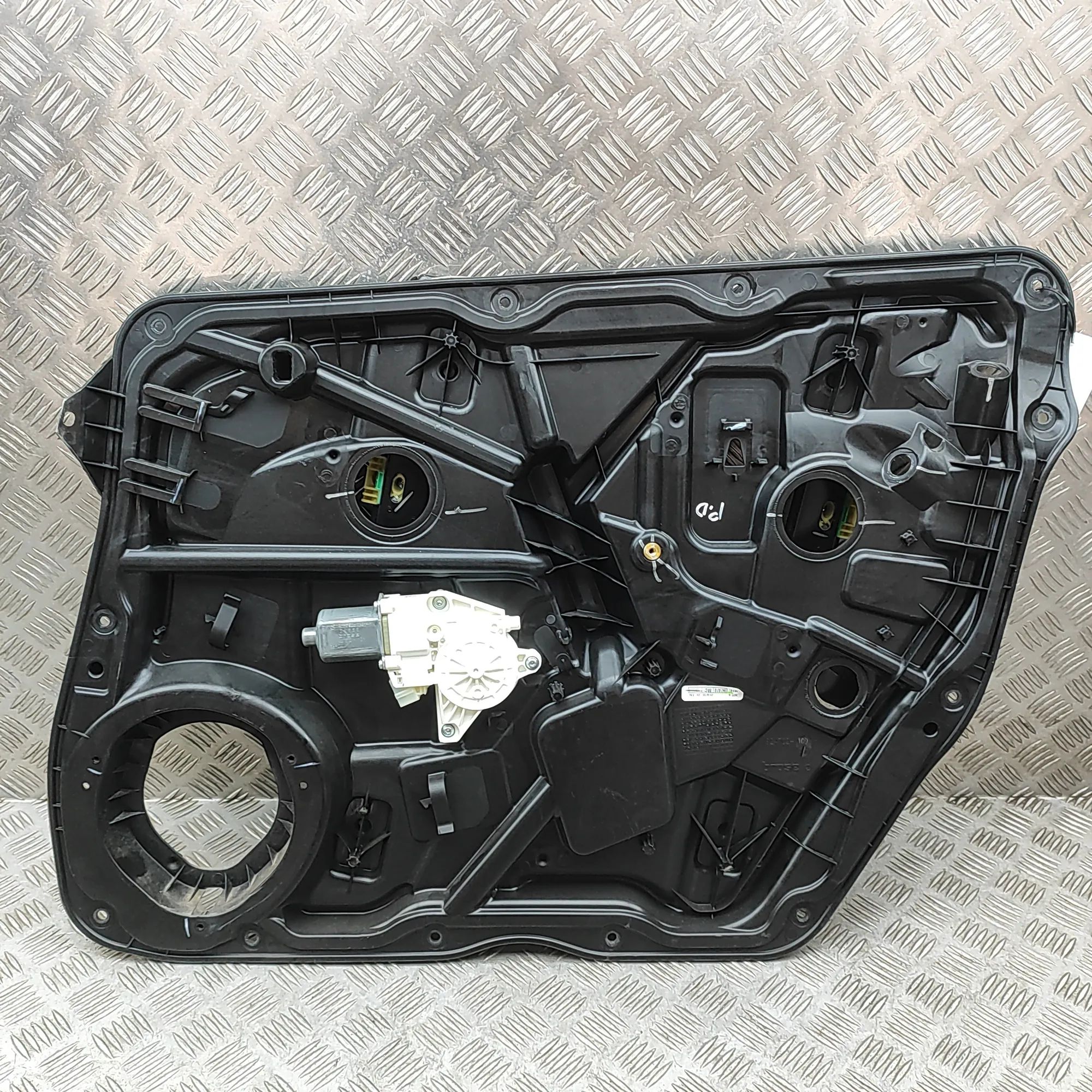 Mercedes-Benz GL / GLS (X166) Front Right Door Window Regulator Front Right Door Window Regulator — MERCEDES BE...