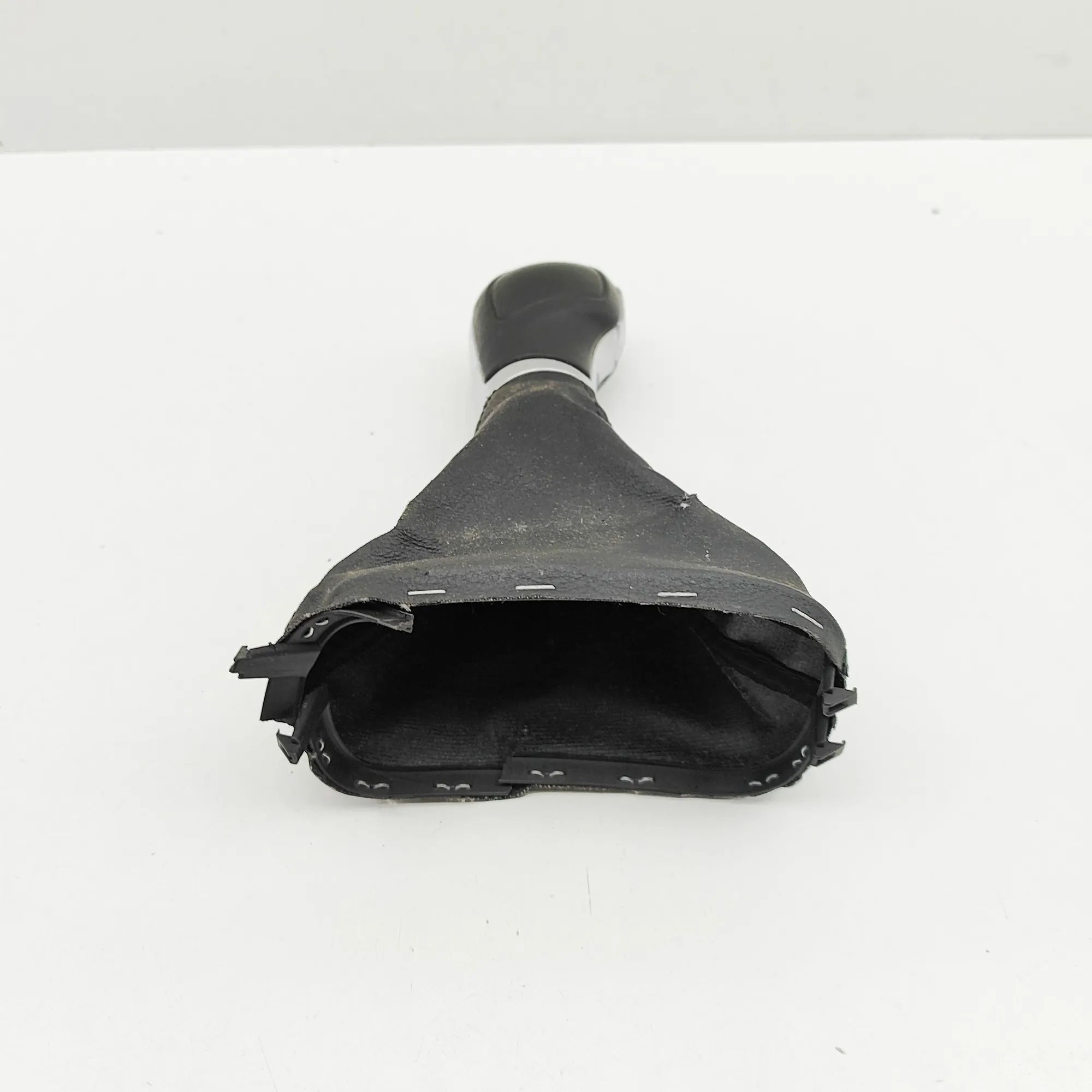 Volkswagen Jetta Gear lever knob Gear lever knob — VW JETTA (MK6 162, 163) (2010...