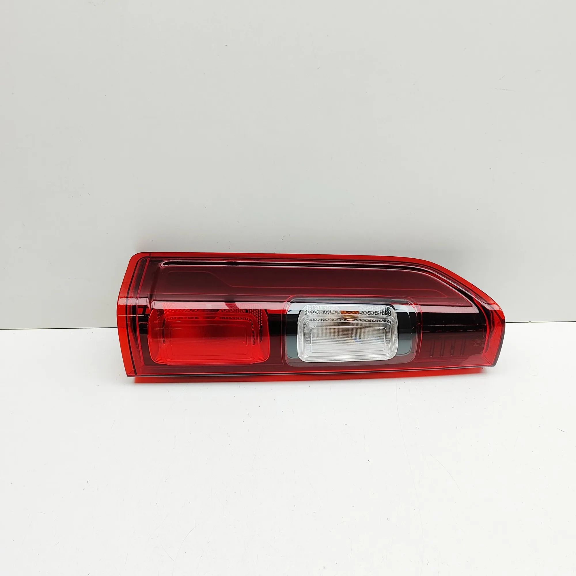 Opel Vivaro (B) Rear Left Tail Light Rear Left Tail Light — OPEL VIVARO (Van) (2014-...