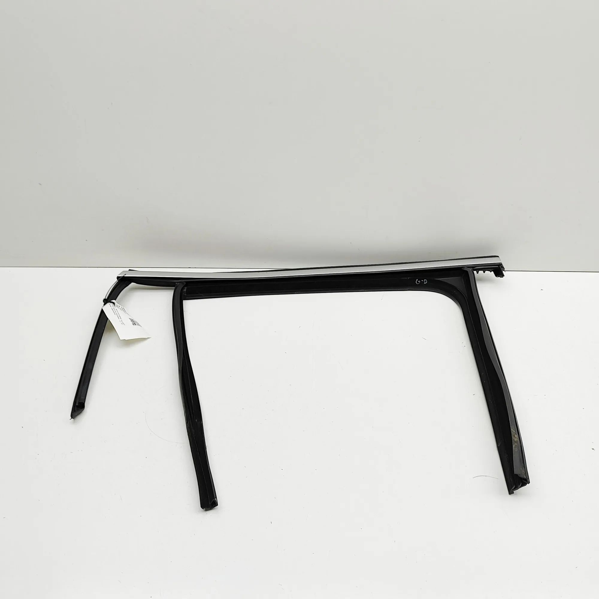 Mercedes-Benz GLA (X156) Upper door trim strip — rear right Upper door trim strip — rear right — MERCEDES B...