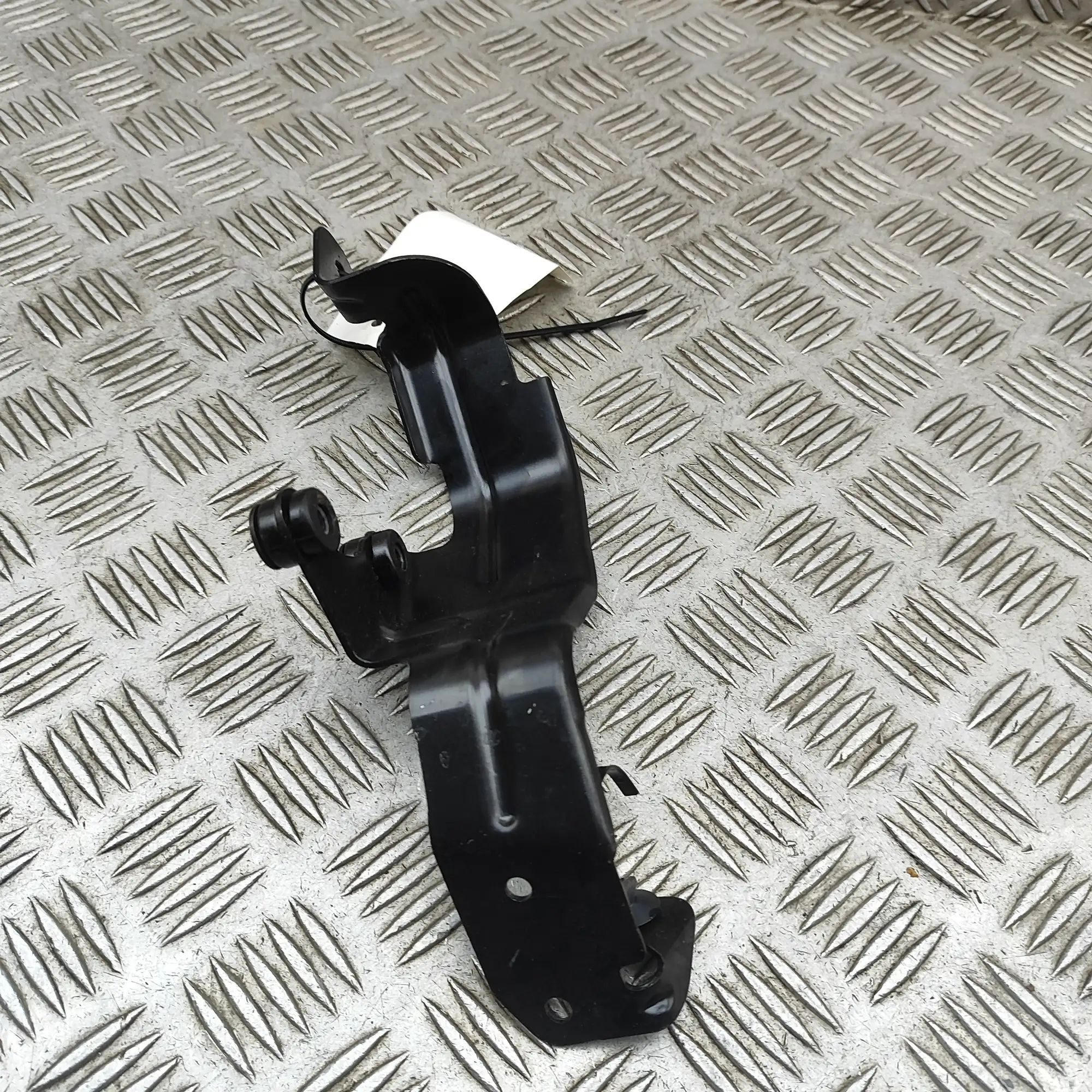 Porsche Macan (XAB) Bracket Bracket — PORSCHE MACAN (XAB) (2024-...) — 95C8...