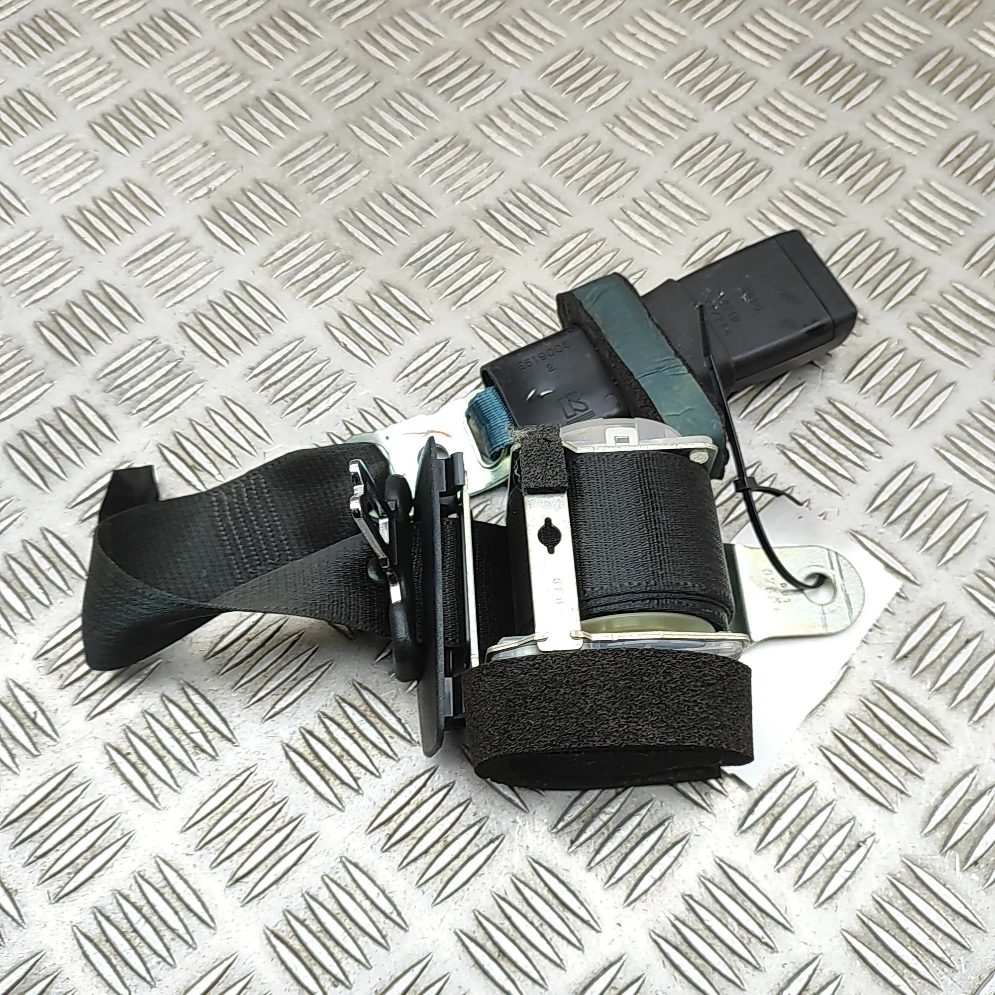 Lexus GS Rear Middle Seatbelt Rear Middle Seatbelt — LEXUS GS (_L1_) (2011-.....