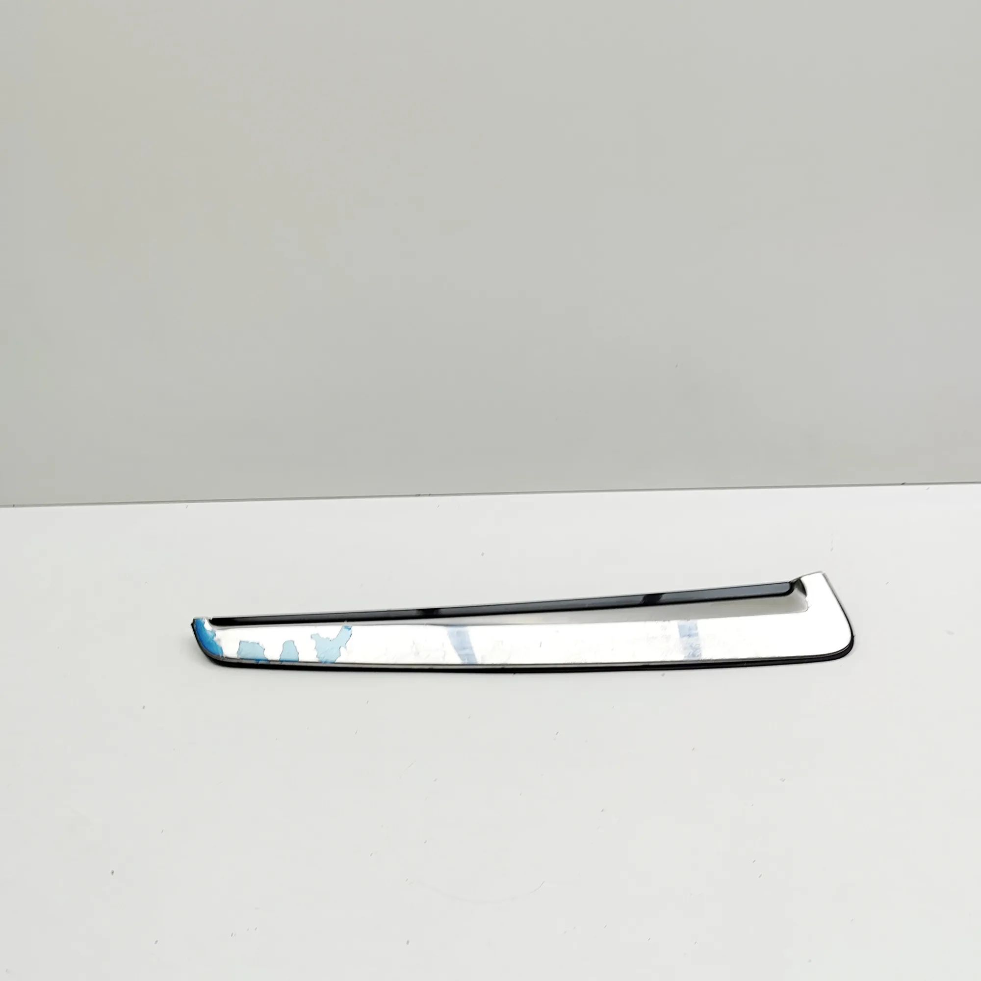 Cadillac Escalade Vertical door trim — rear right Vertical door trim — rear right — CADILLAC ESCA...
