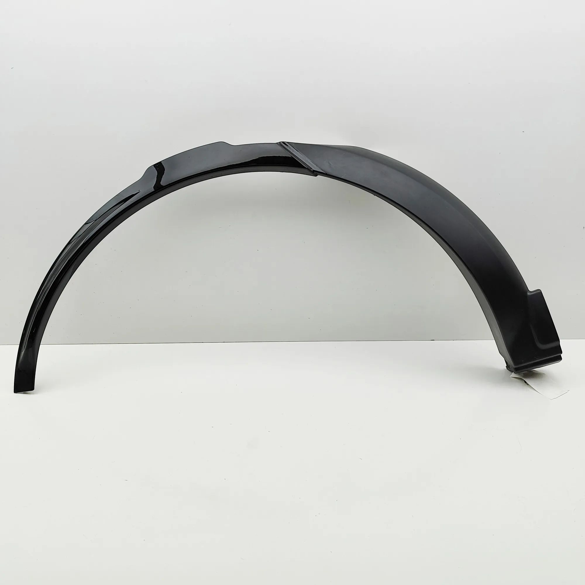 Land Rover Discovery Wheel arch trim — rear right Wheel arch trim — rear right — LAND ROVER DISCO...