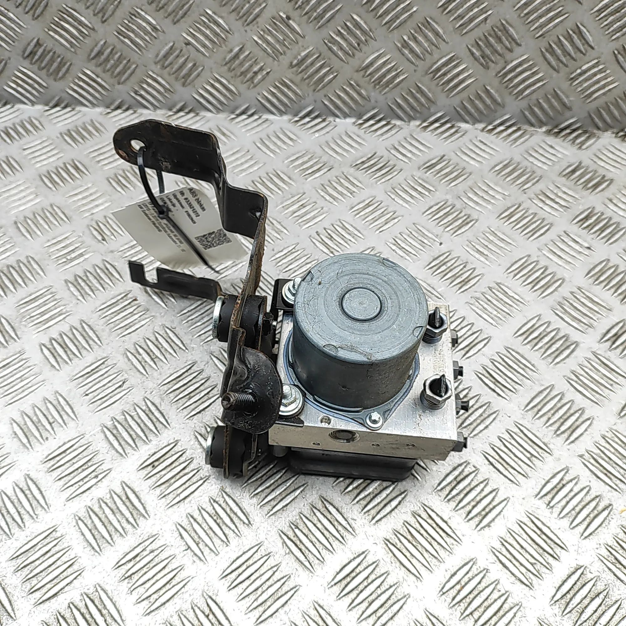 Jaguar XE ABS Hydraulipumppu ABS Pump — JAGUAR XE (X760) (2015-...) — HX73-1...