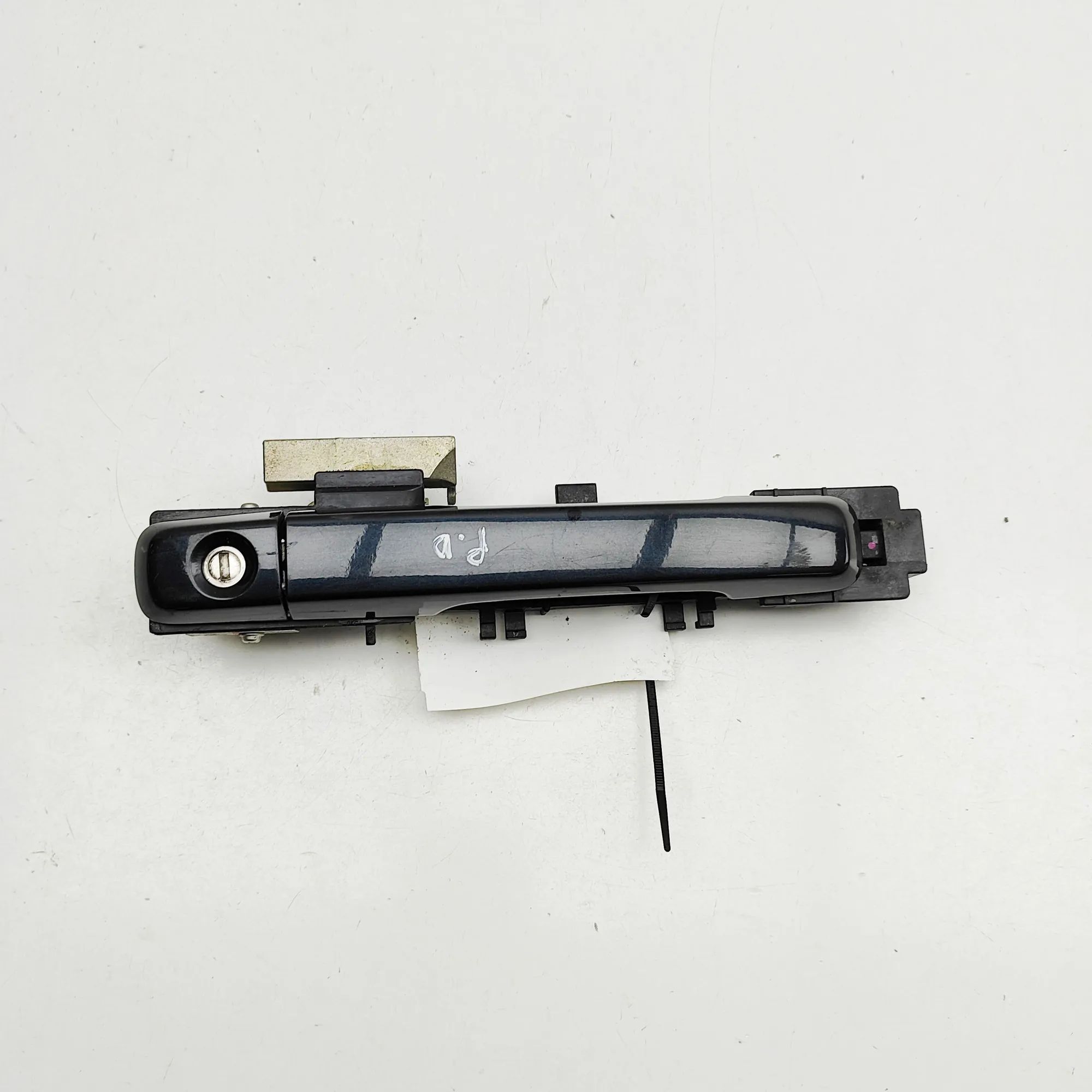 Isuzu D-Max Exterior door handle — front right Exterior door handle — front right — ISUZU D-MA...