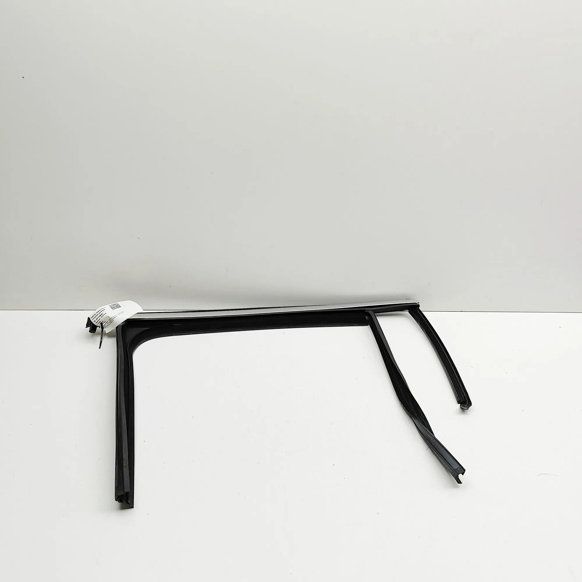Mercedes-Benz GLA (X156) Upper door trim strip — rear left Upper door trim strip — rear left — MERCEDES BE...