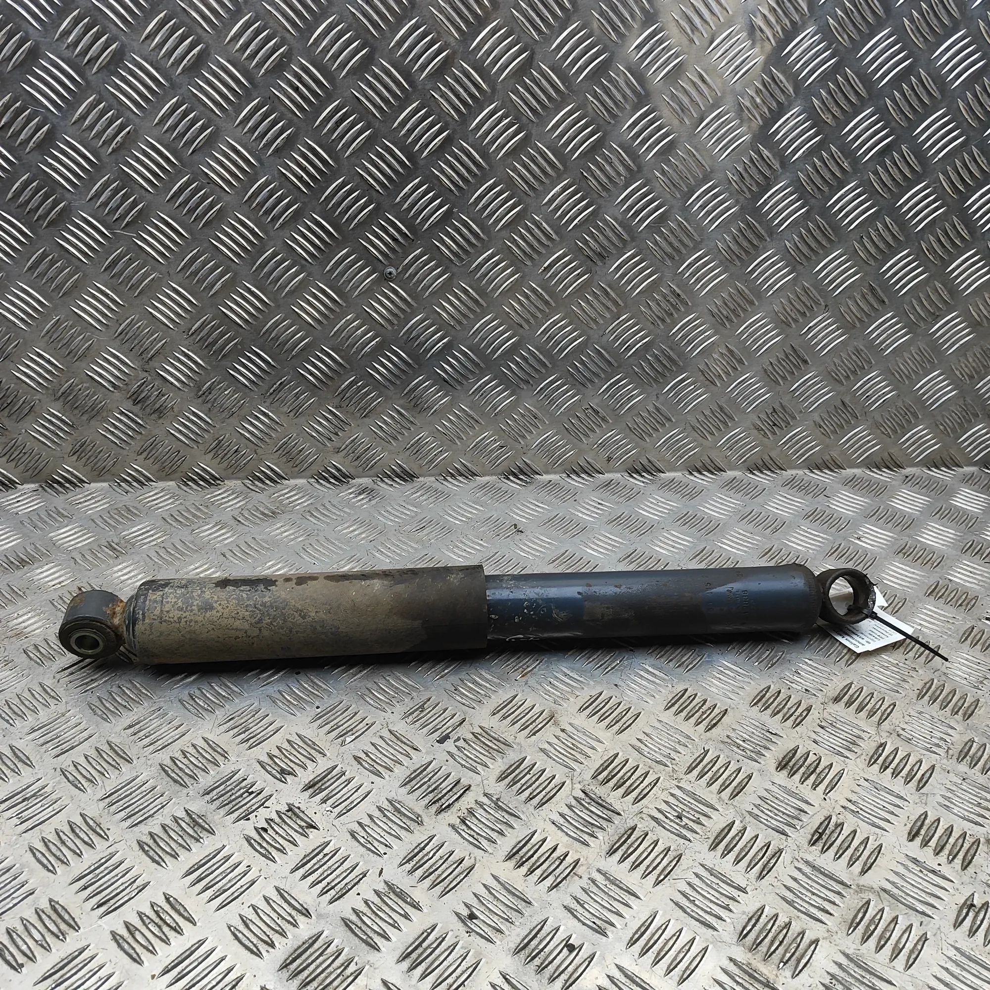 Iveco Daily Shock absorber — rear left Shock absorber — rear left — IVECO DAILY (VI Fl...