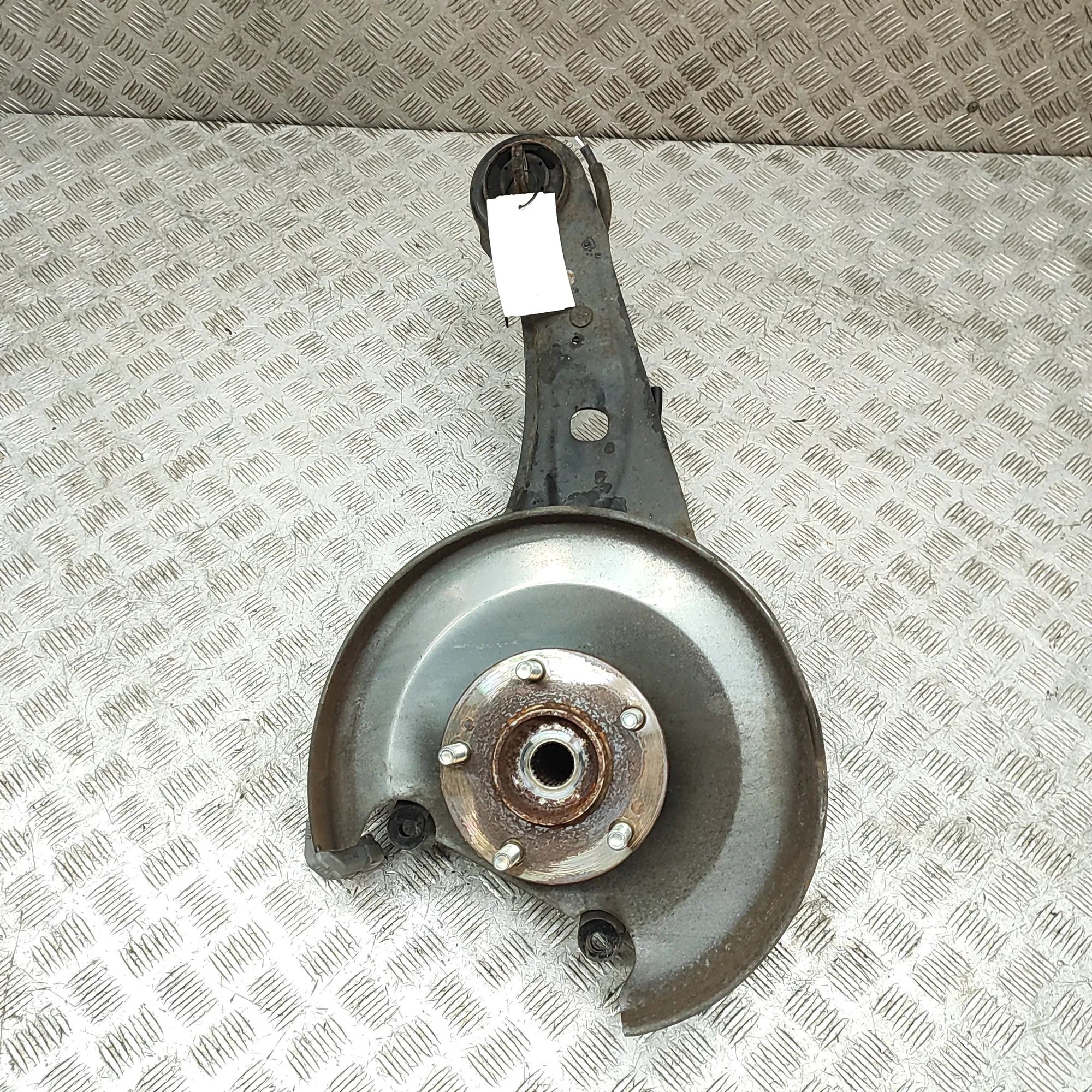Mitsubishi Outlander Rear Right Wheel Hub Rear Right Wheel Hub — MITSUBISHI OUTLANDER (II...