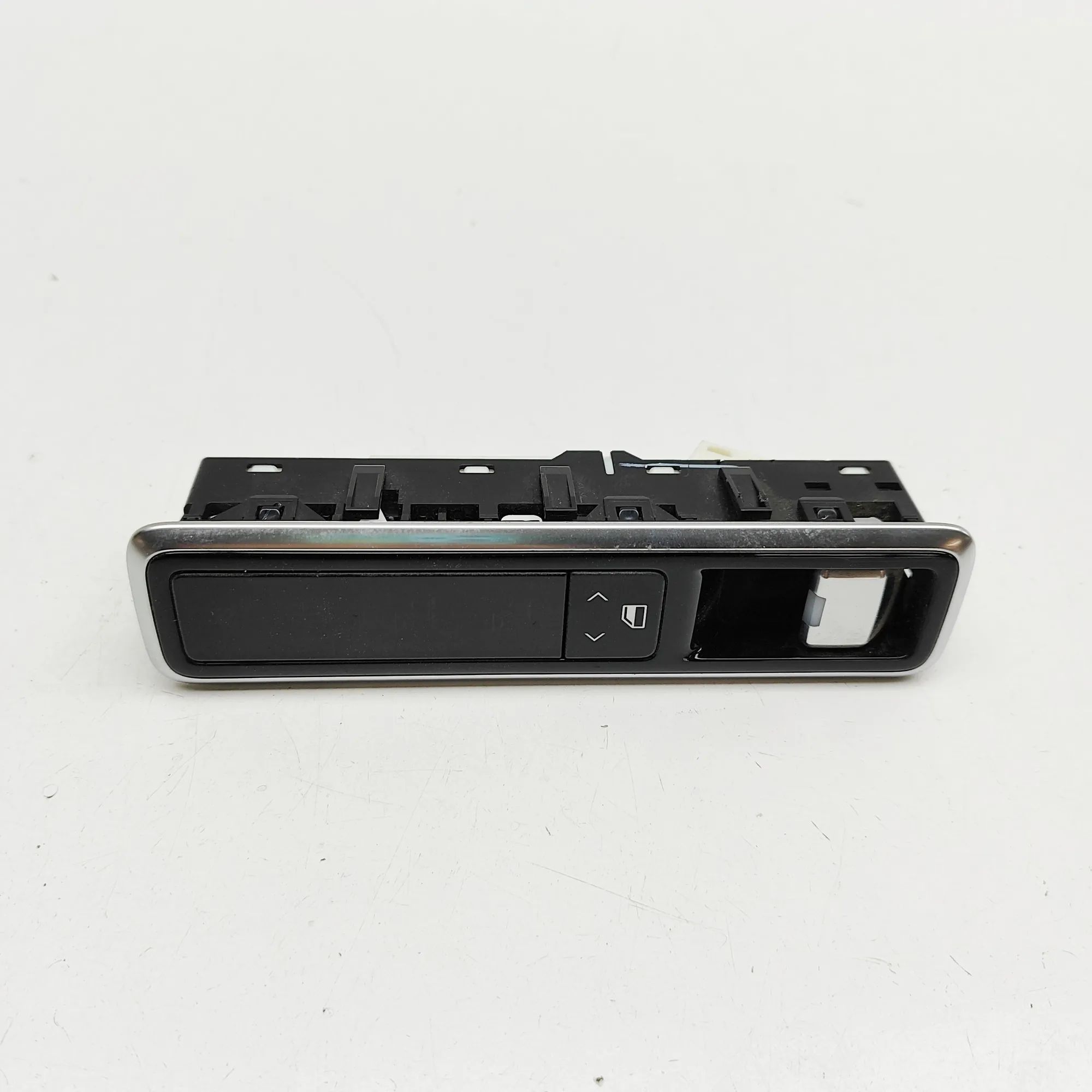 Land Rover Range Rover (L405) Door window switch — rear right Door window switch — rear right — LAND ROVER RA...