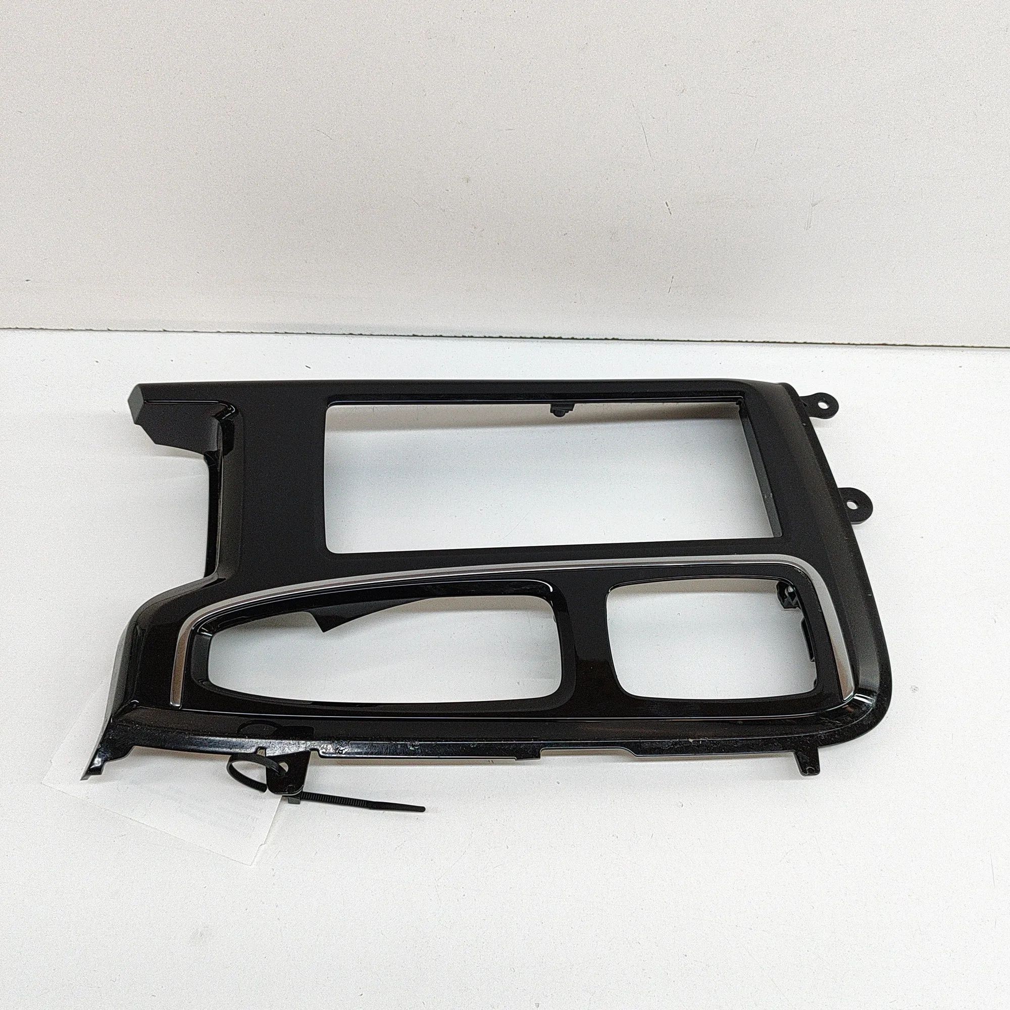 Volvo V60 Centre console trim Centre console trim — VOLVO V60 (II) (2019-...)...