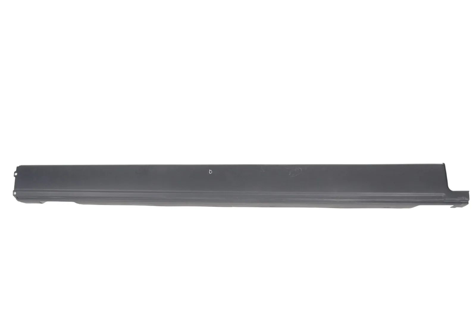 Land Rover Discovery Right Side Plastic Sideskirt Cover Right Side Plastic Sideskirt Cover — LAND ROVER...