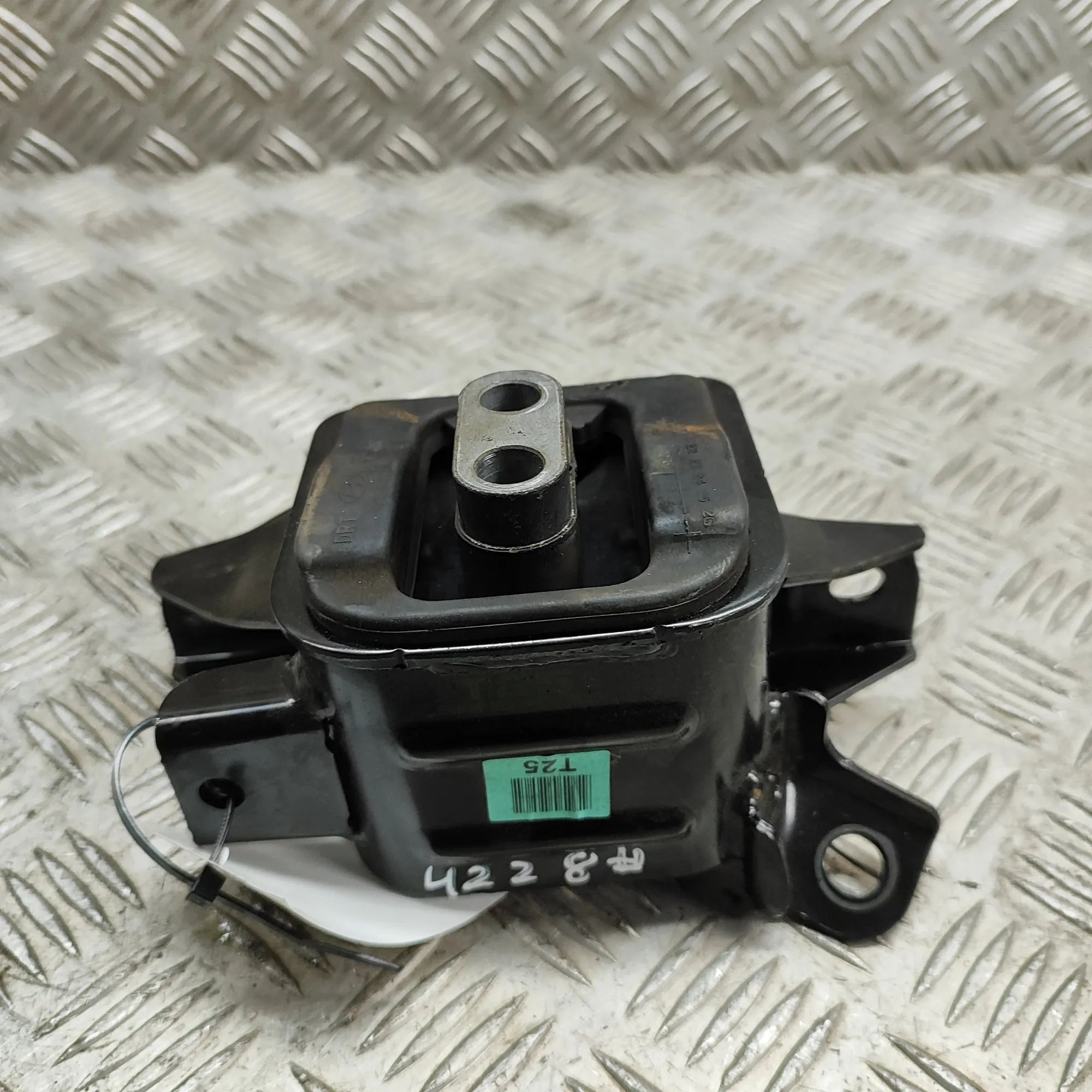Kia Stonic Left Side Engine Mount Left Side Engine Mount — KIA STONIC (YB) (2017-...