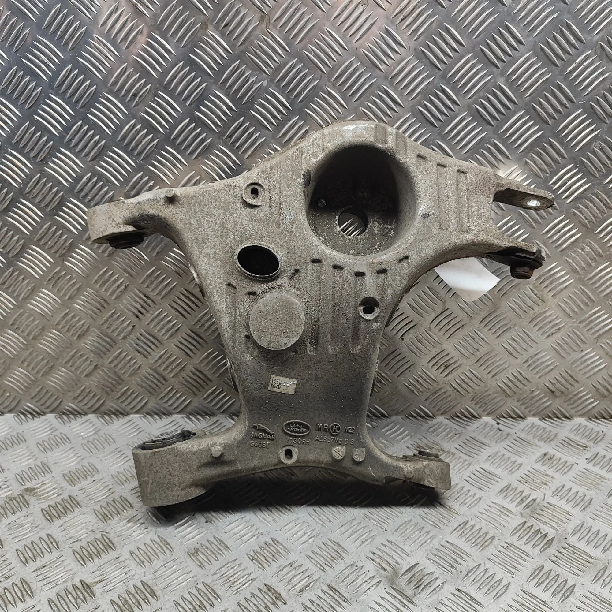 Land Rover Range Rover Velar Rear Right Lower Control Arm Rear Right Lower Control Arm — LAND ROVER RANGE...
