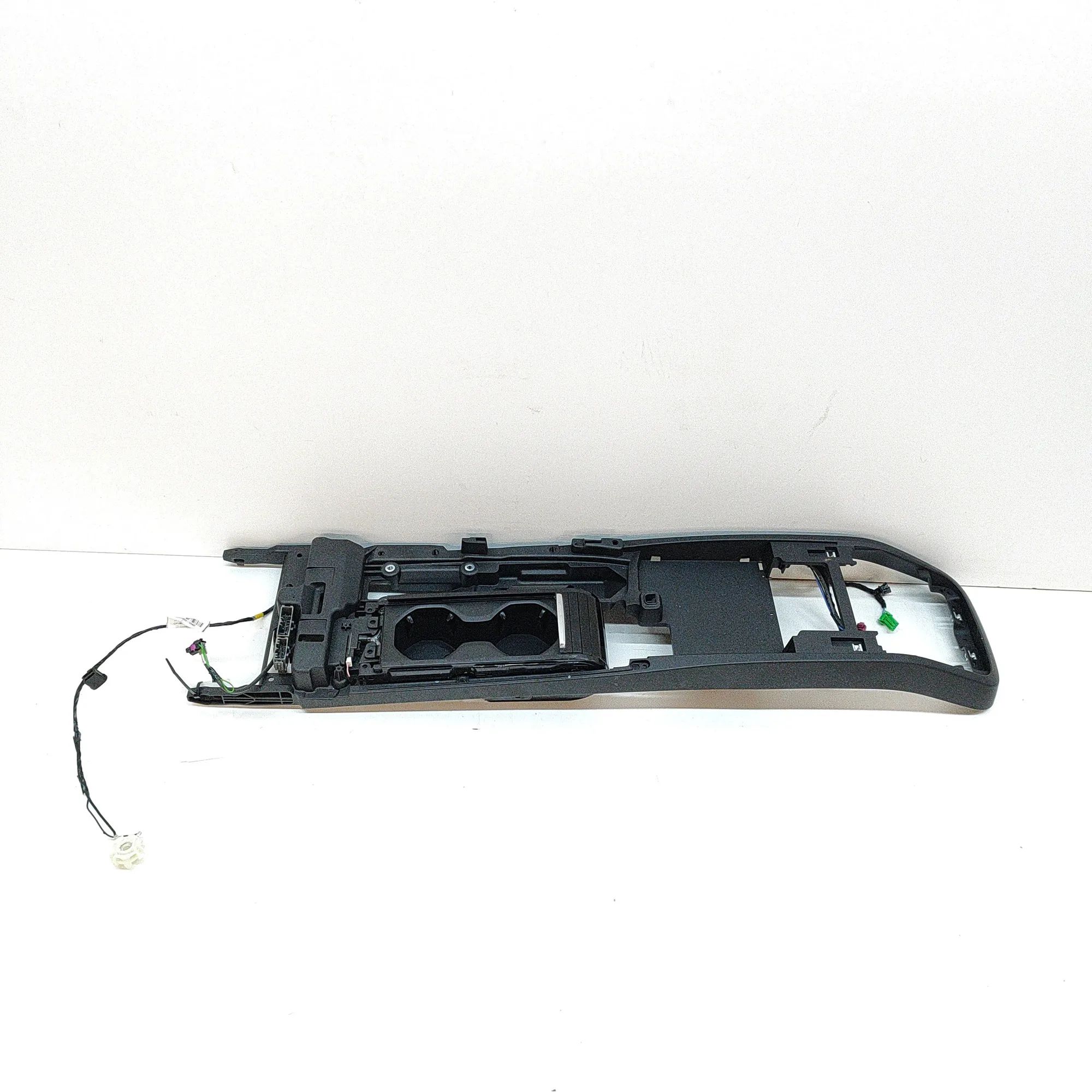 Volvo V60 Centre console trim Centre console trim — VOLVO V60 (II) (2019-...)...