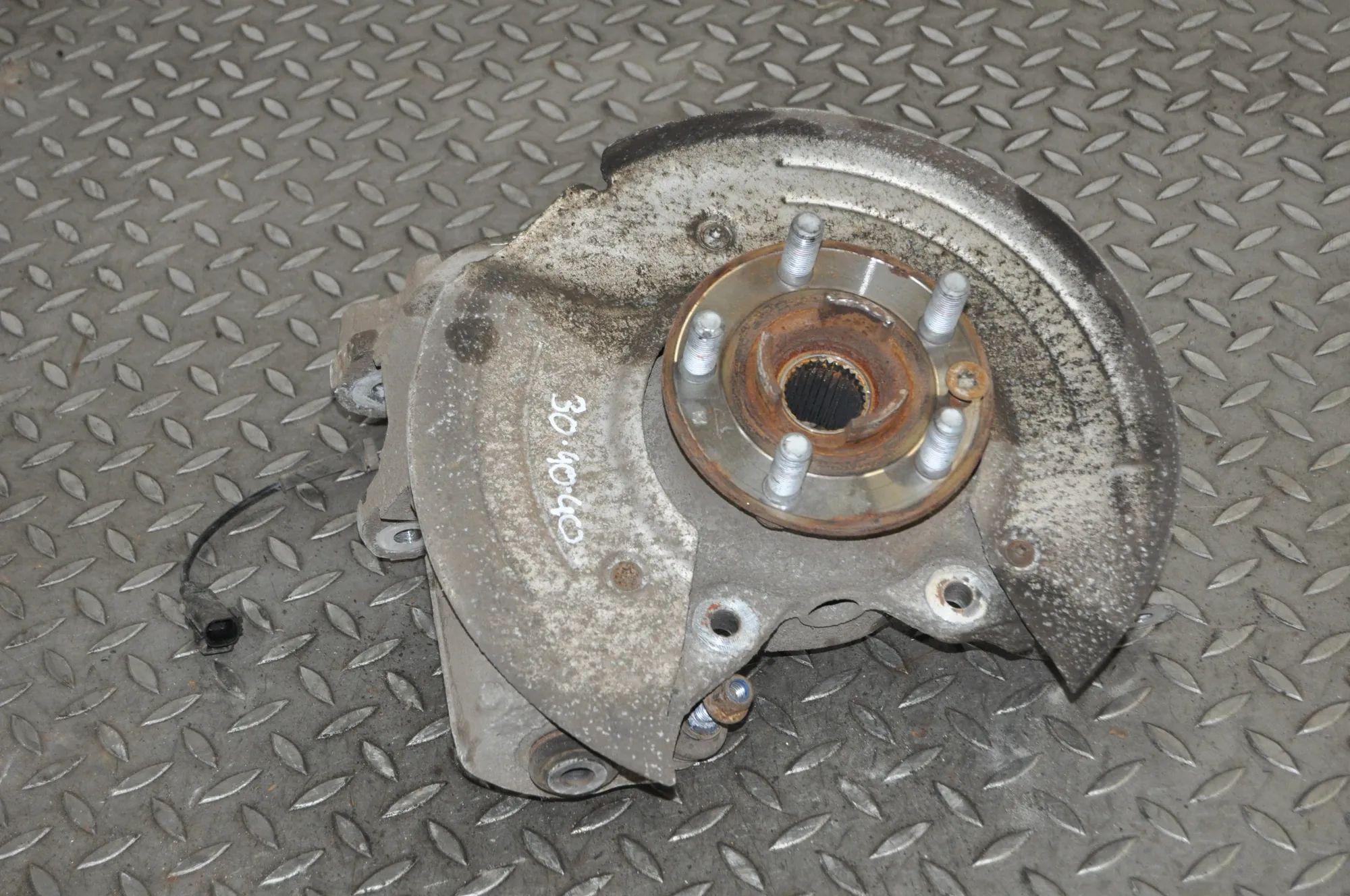 Land Rover Discovery Sport Rear Left Wheel Hub Spindle Rear Left Wheel Hub Spindle — LAND ROVER DISCOV...