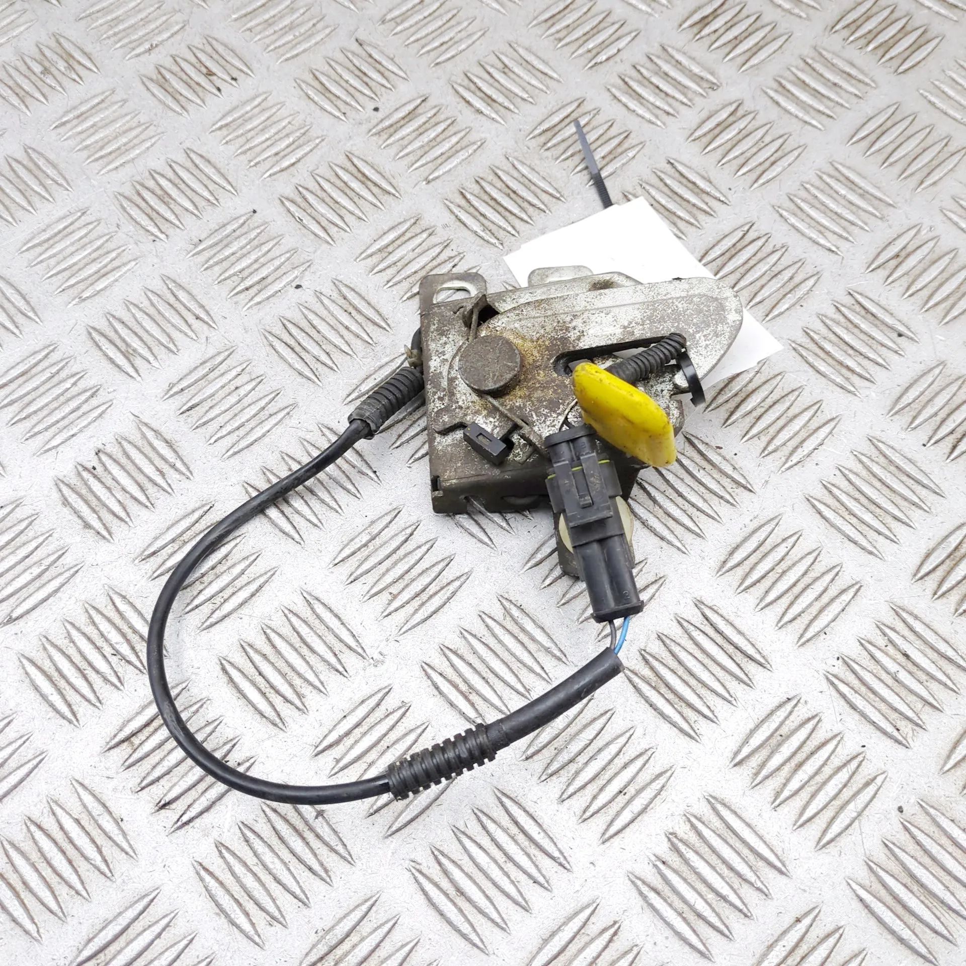 Alfa-Romeo Giulietta (940) bonnet lock Bonnet lock — ALFA ROMEO GIULIETTA (940_) (2010...