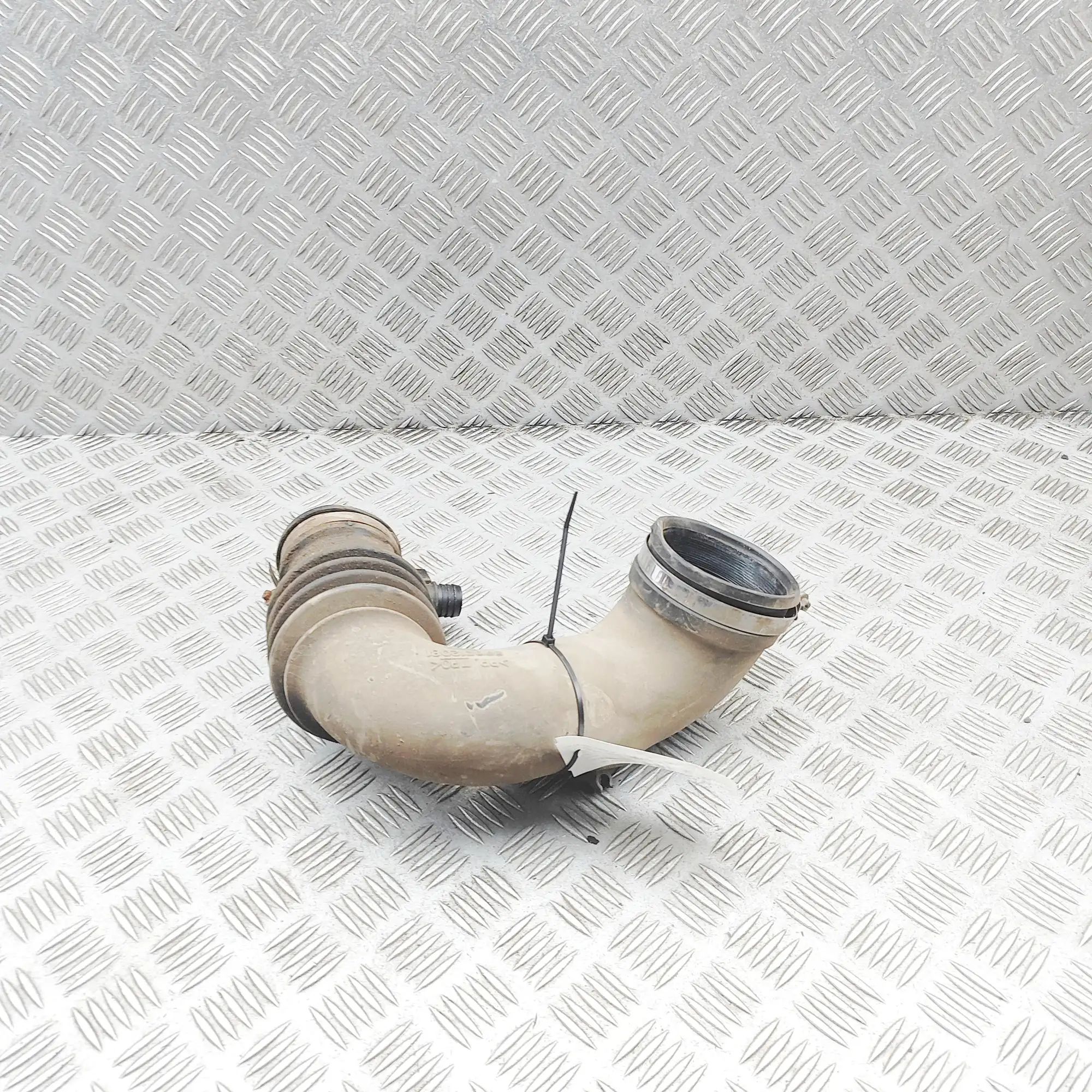 Isuzu D-Max Air Intake Tube Air Intake Tube — ISUZU D-MAX (II TFR, TFS) (20...