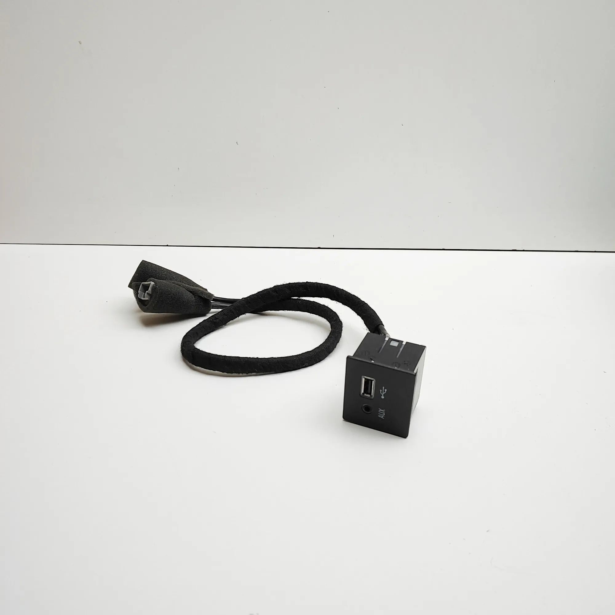 Maserati Ghibli USB USB — MASERATI GHIBLI (M157) (2013-...) — 61571...