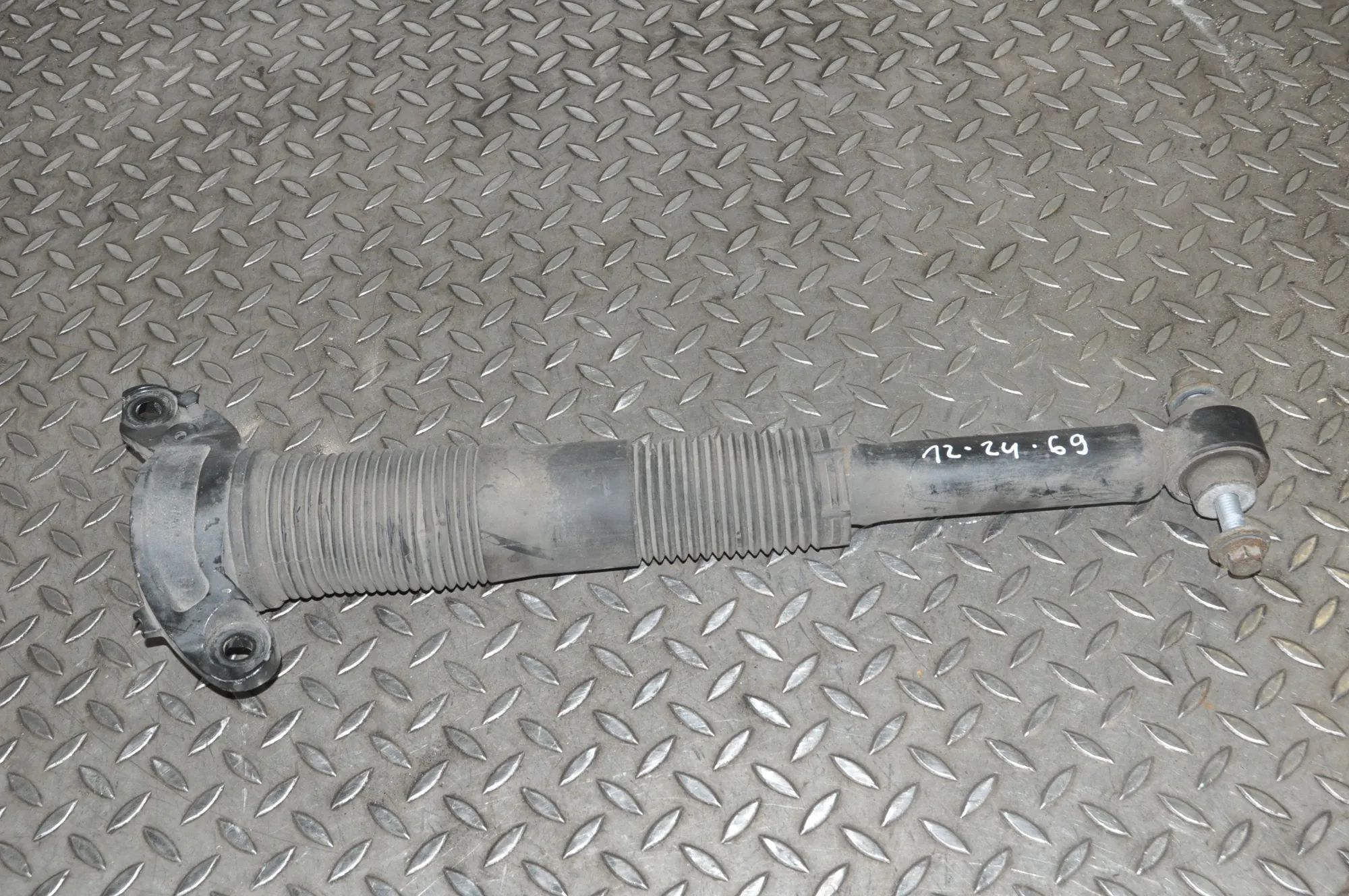 Land Rover Discovery Sport Rear Left Shock Absorber Rear Left Shock Absorber — LAND ROVER DISCOVERY...