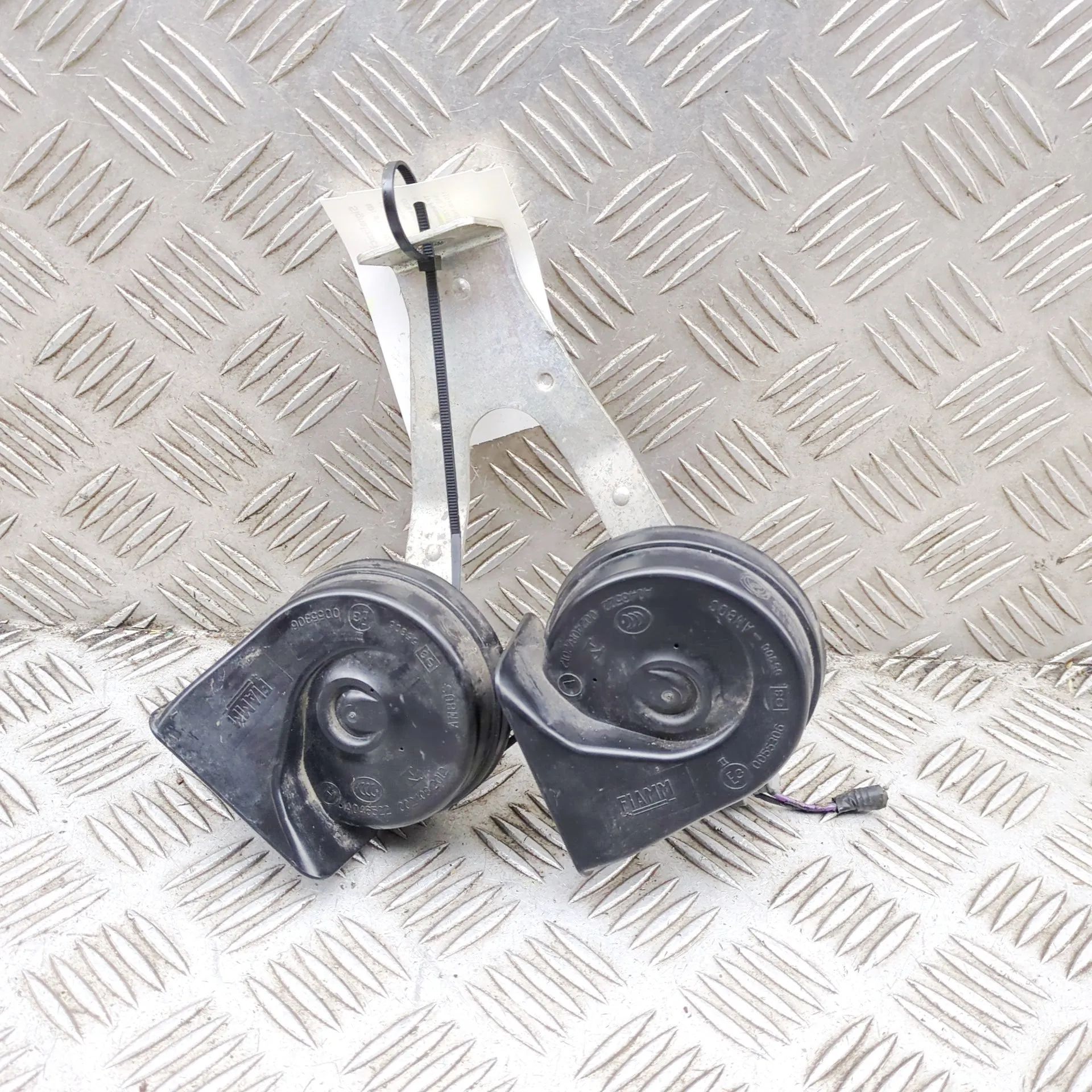 Alfa-Romeo Giulietta (940) Horn signal Horn signal — ALFA ROMEO GIULIETTA (940_) (2010...