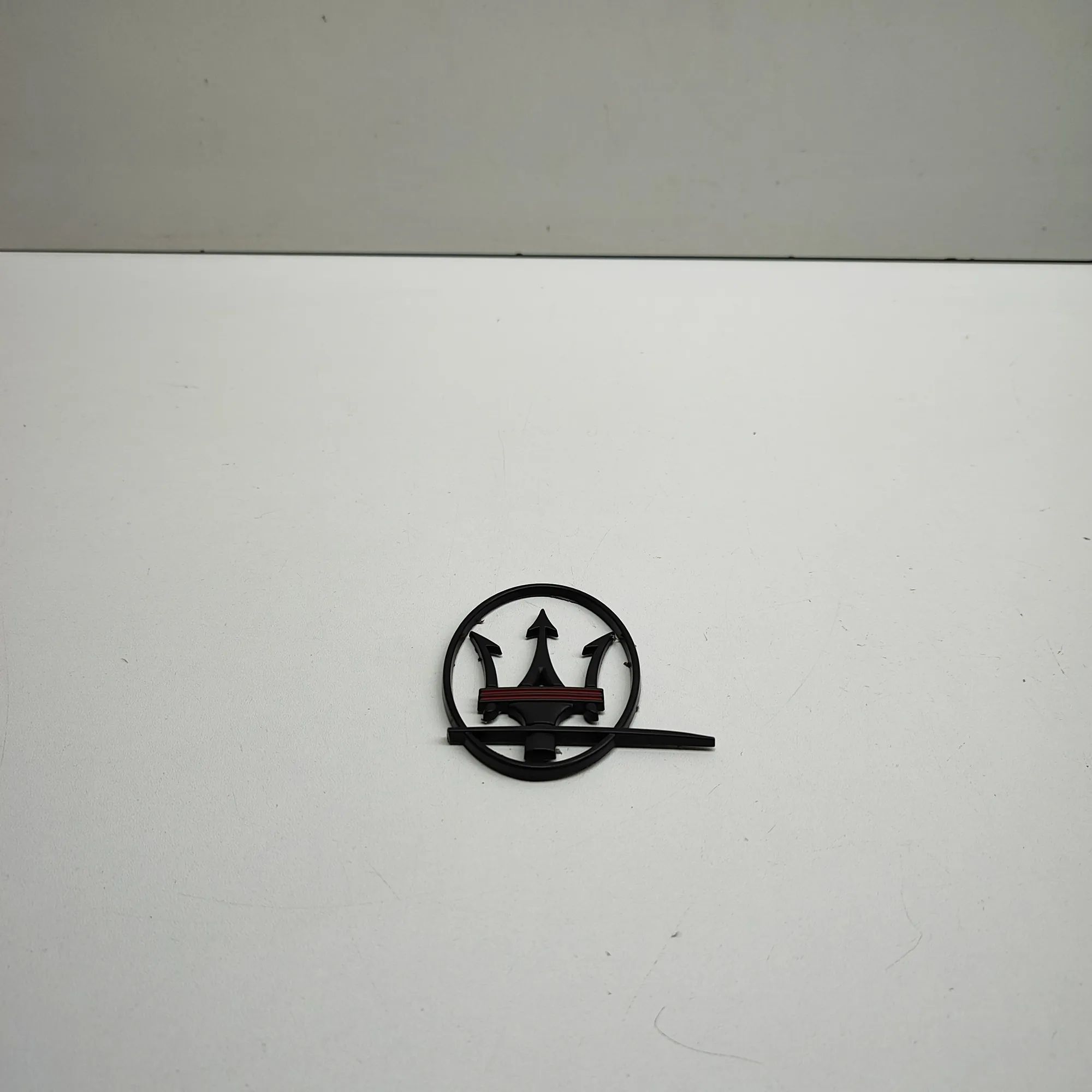 Maserati Ghibli Manufacturer emblem Manufacturer emblem — MASERATI GHIBLI (M157) (2...