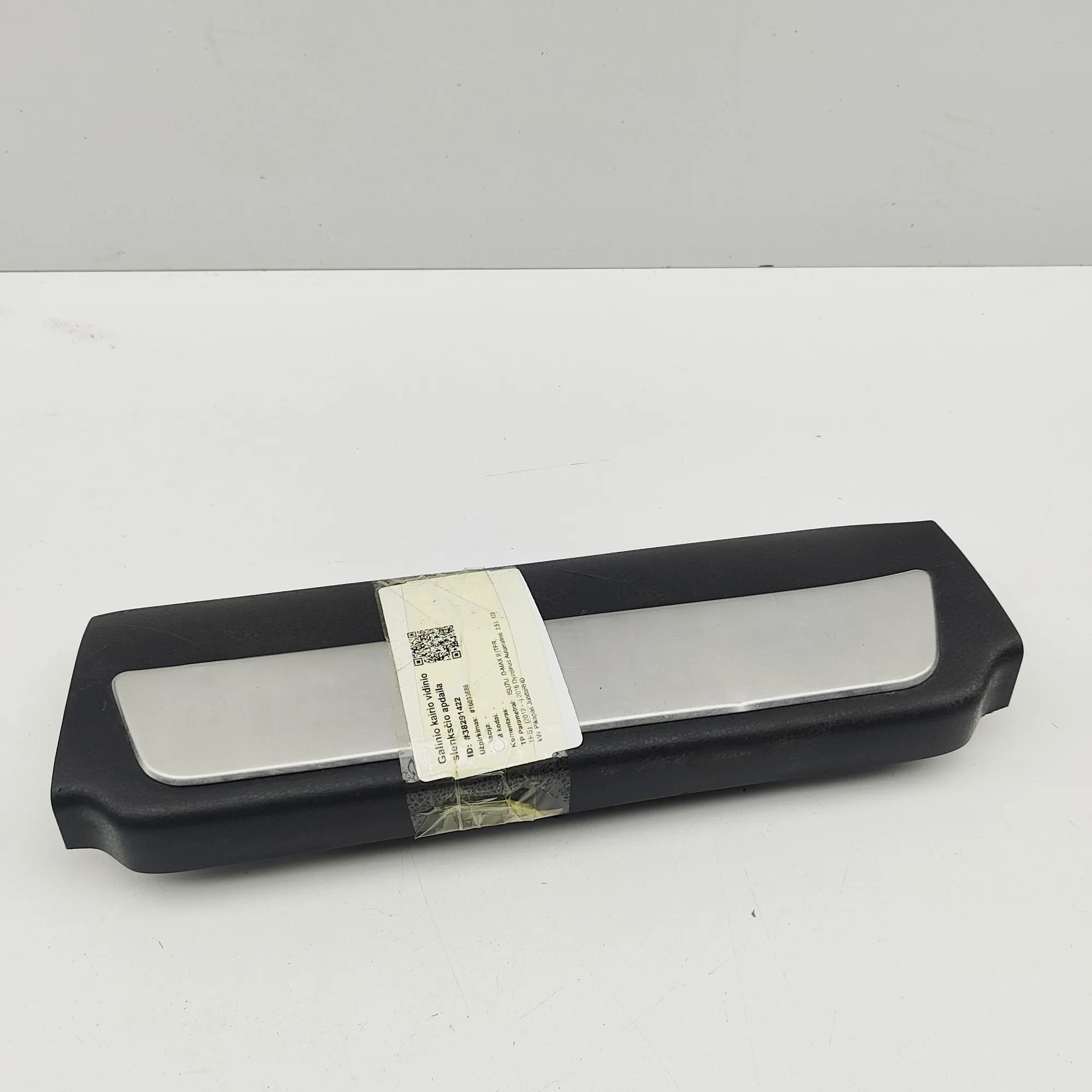 Isuzu D-Max Interior sill trim — rear left Interior sill trim — rear left — ISUZU D-MAX (I...
