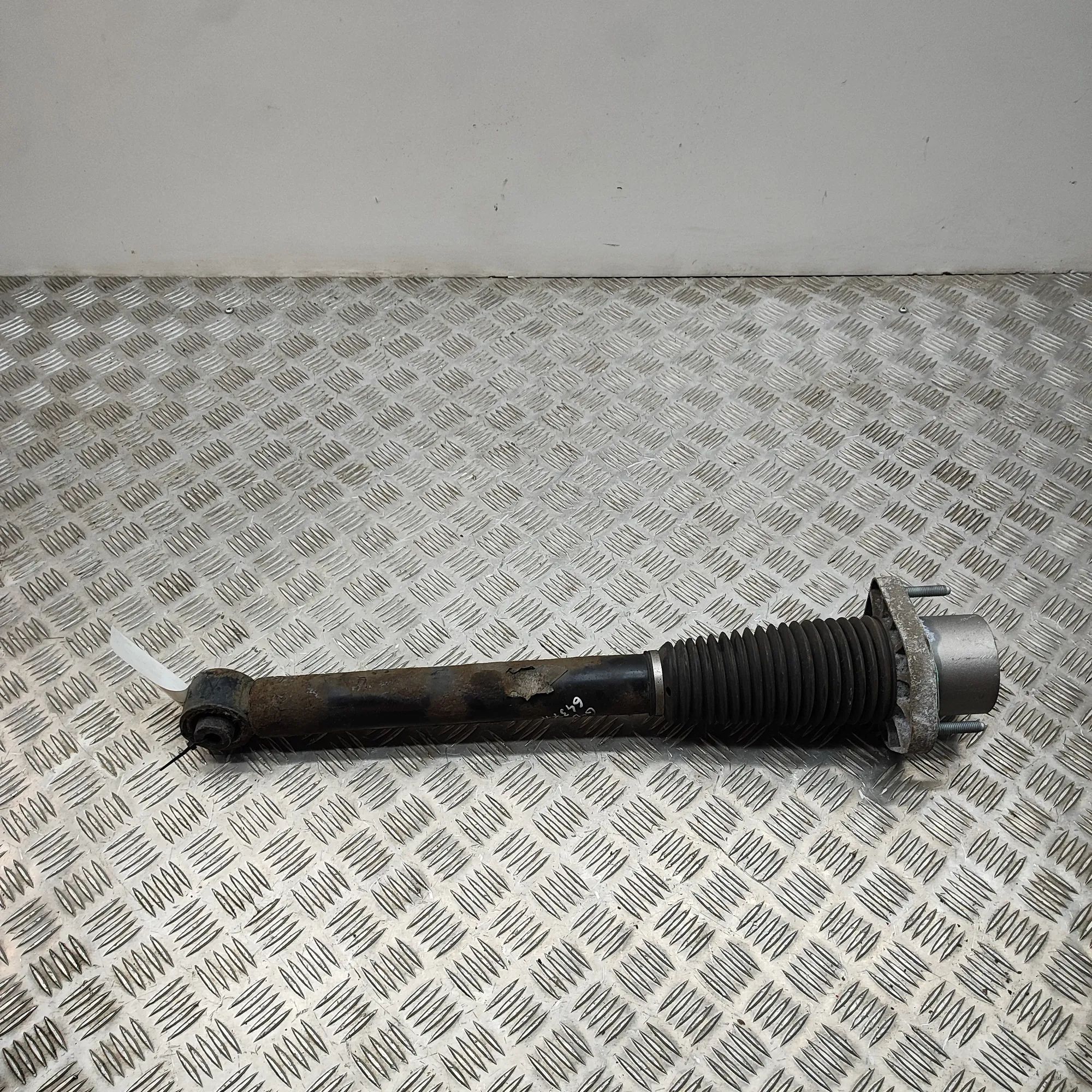 Land Rover Range Rover Sport (L494) Shock absorber — rear right Shock absorber — rear right — LAND ROVER RANGE ...
