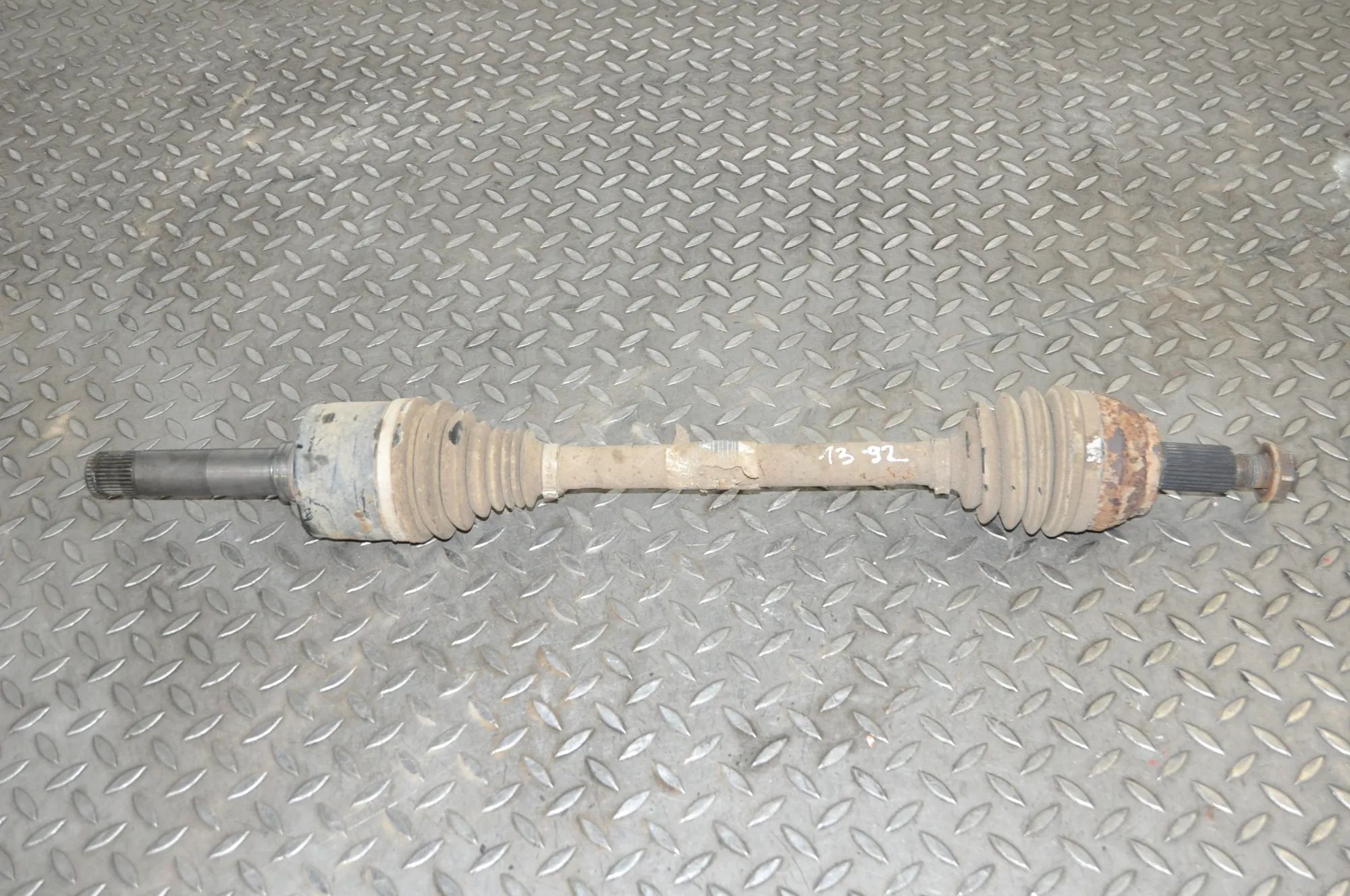 Land Rover Range Rover (L405) Rear Left Driveshaft Rear Left Driveshaft — LAND ROVER RANGE ROVER (...