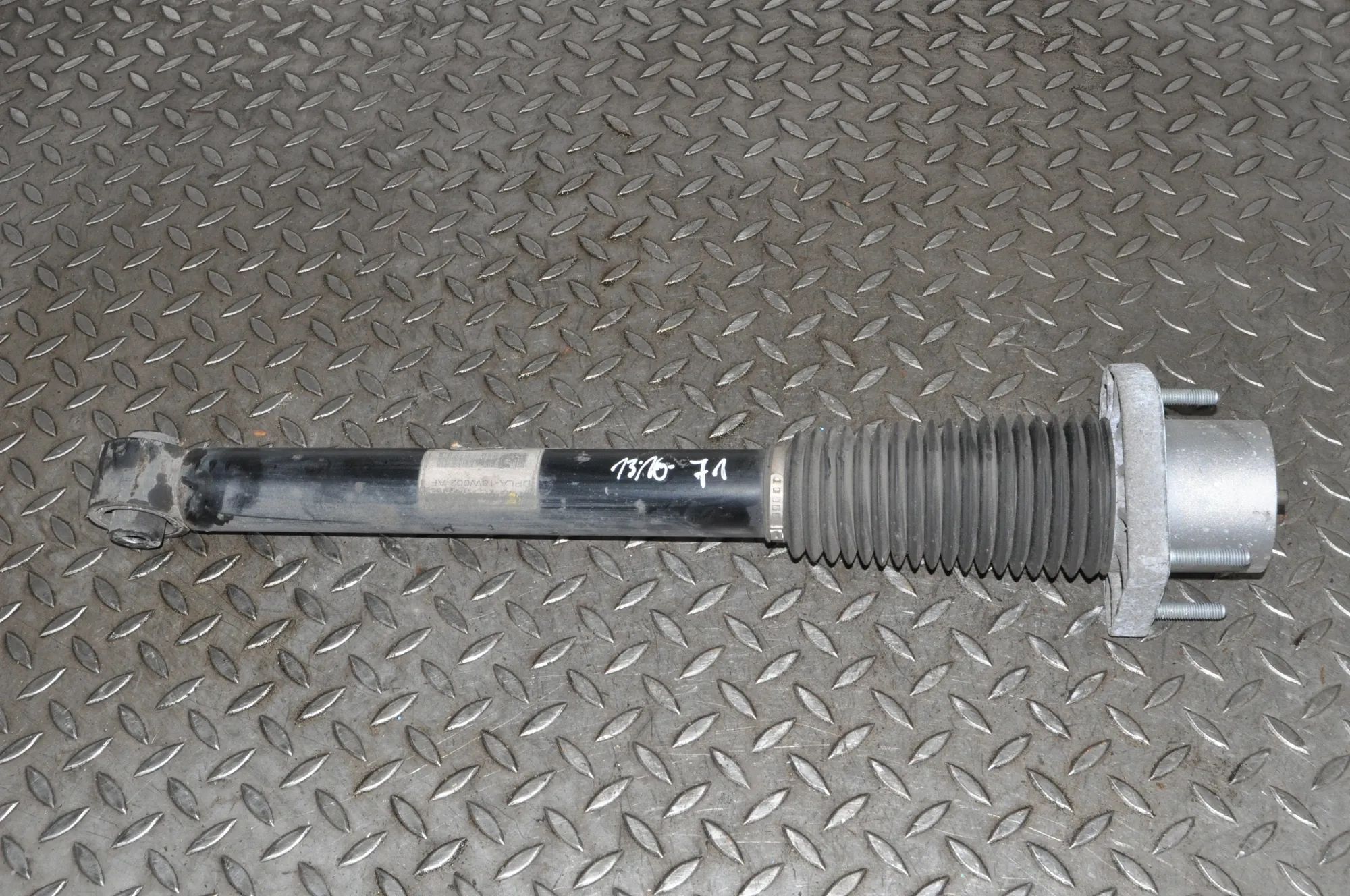 Land Rover Range Rover Sport (L494) Shock absorber — rear left Shock absorber — rear left — LAND ROVER RANGE R...