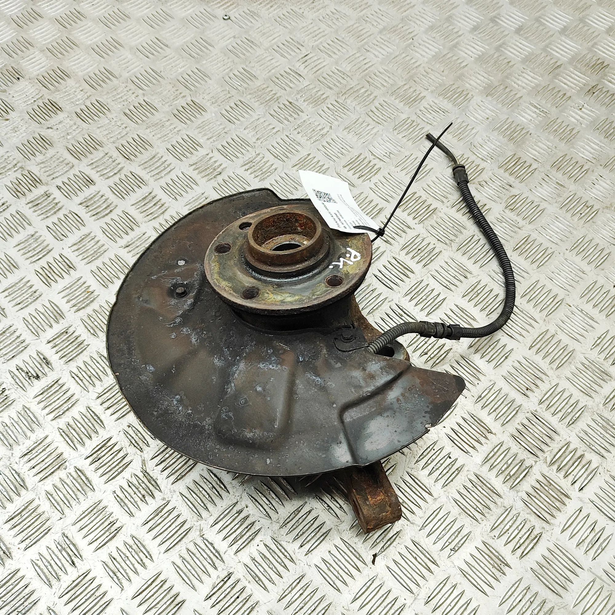 Volkswagen Transporter (T5, Caravelle, Multivan) Front Left Wheel Hub Front Left Wheel Hub — VW TRANSPORTER (V T5 Van...