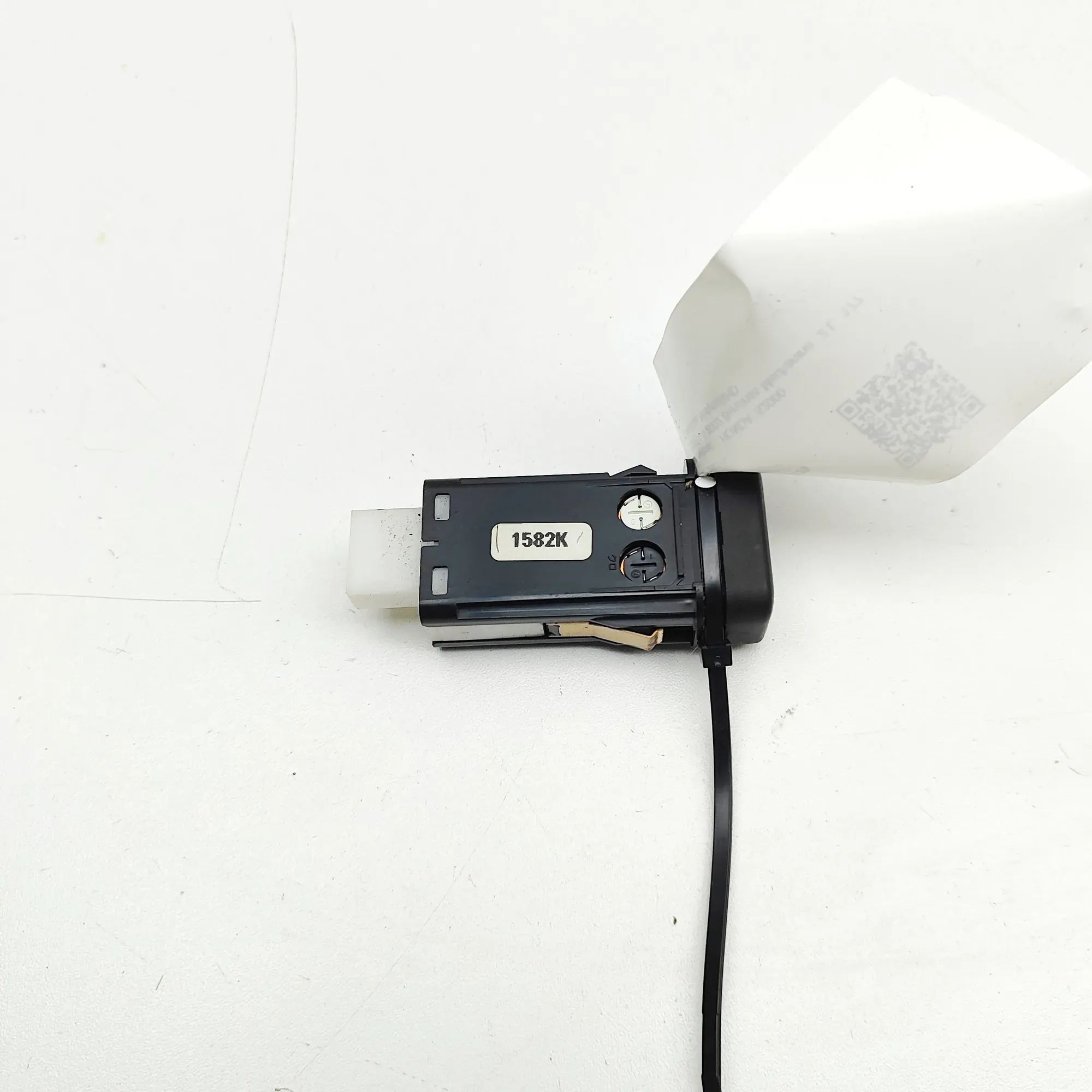 Honda S2000 Rear window heating switch Rear window heating switch — HONDA S2000 (AP) (...