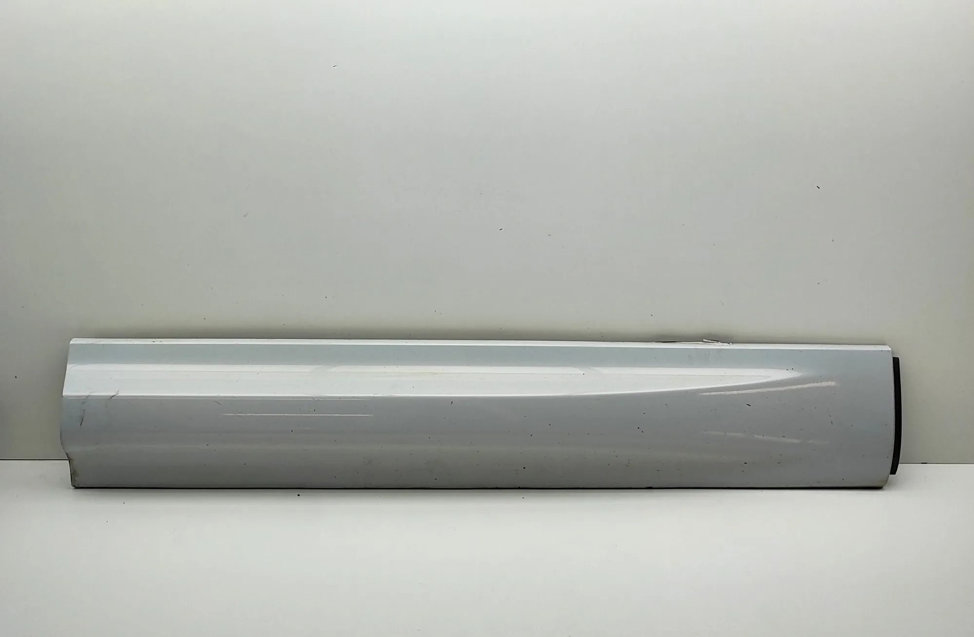 Land Rover Range Rover Sport (L494) Front Right Door Lower Molding Front Right Door Lower Molding — LAND ROVER RAN...