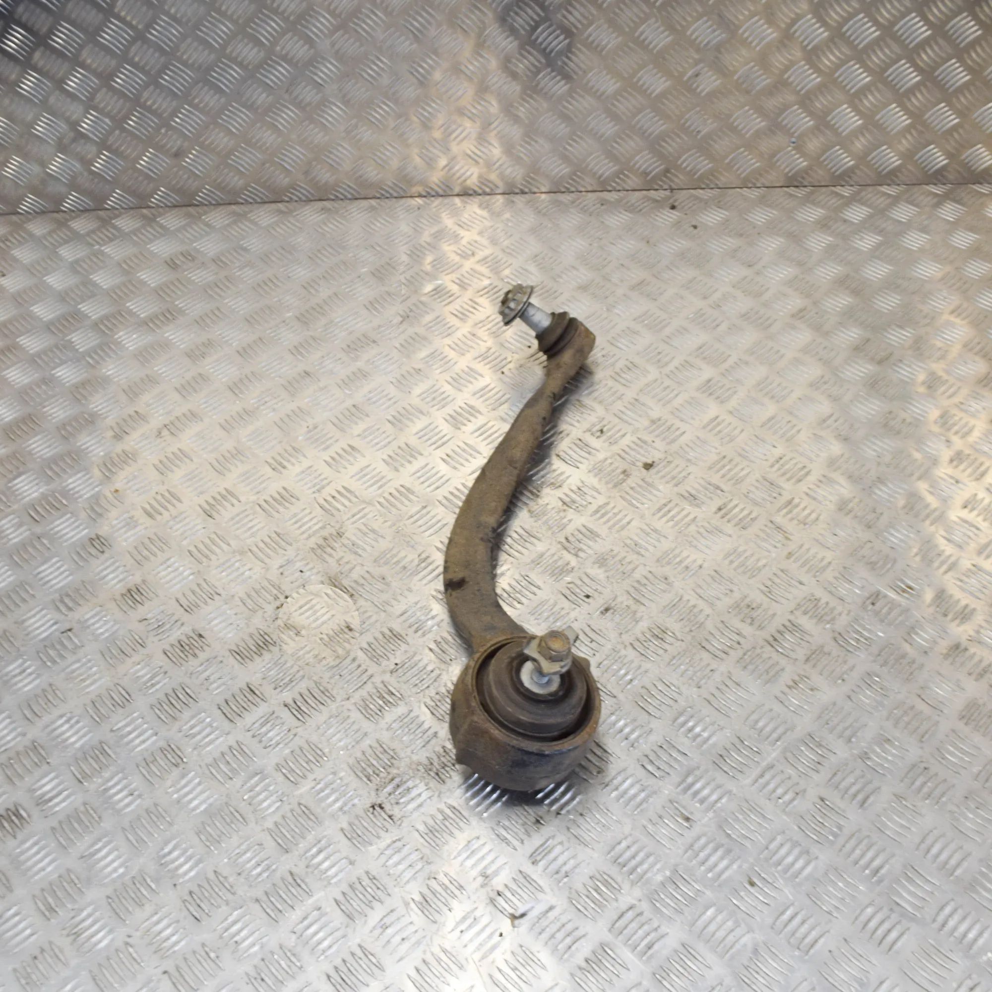 Land Rover Discovery Front Right Curved Control Arm Front Right Curved Control Arm — LAND ROVER DIS...