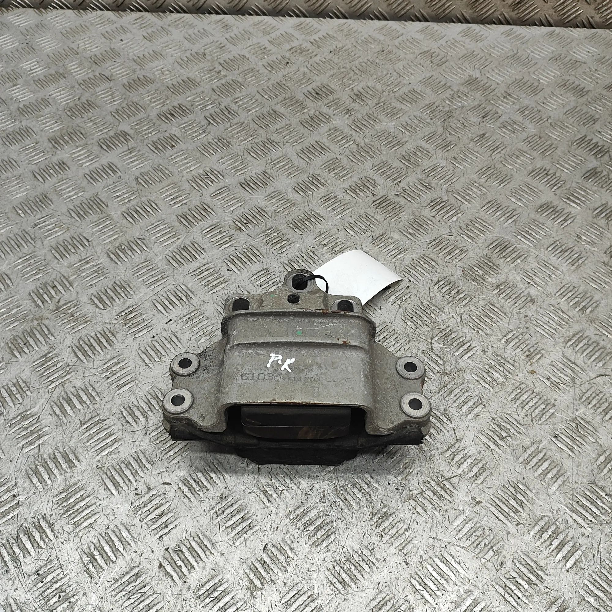 Audi Q3 (8U) Left Side Engine Mount Left Side Engine Mount — AUDI Q3 (8U) (2011-201...