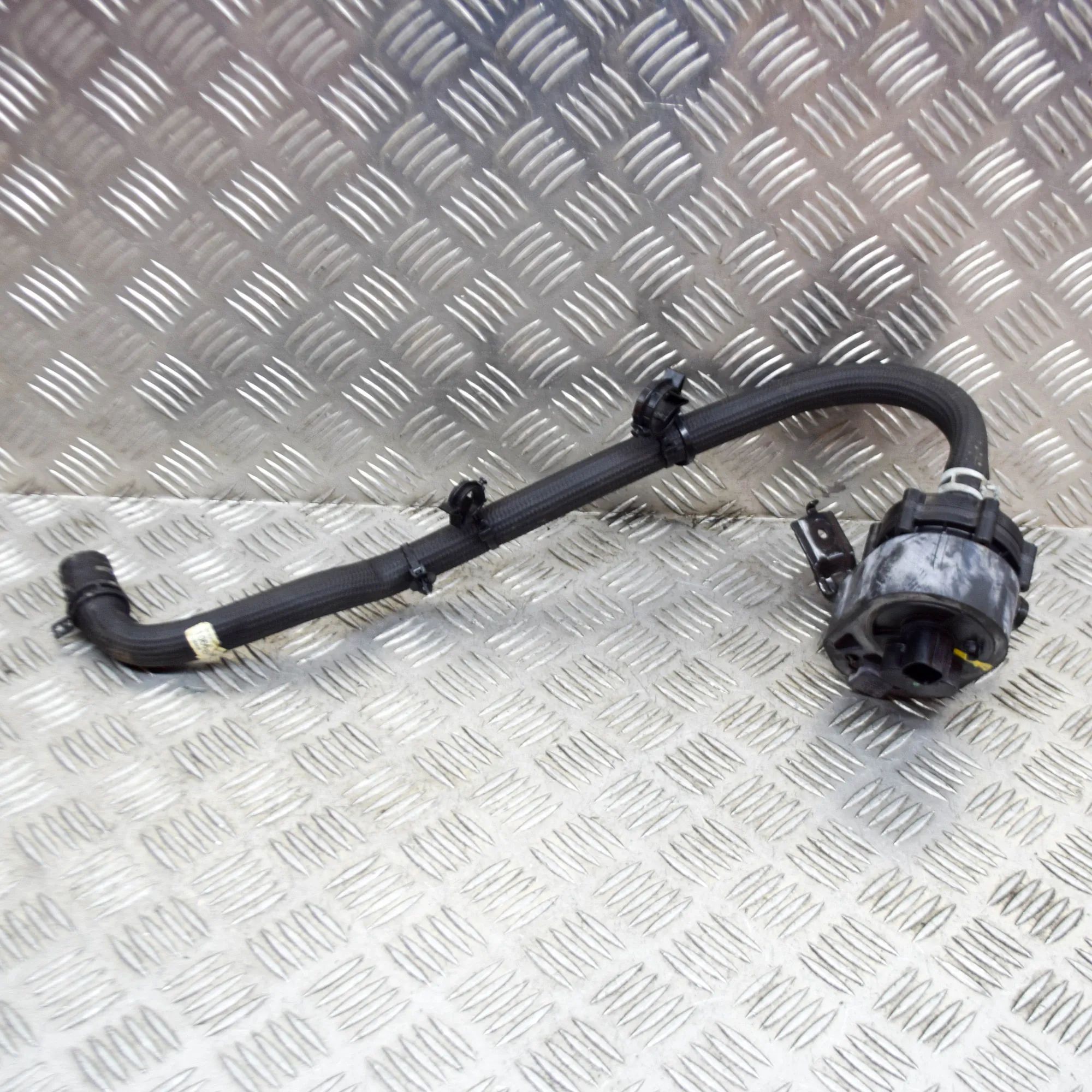 Tesla Model S Auxiliary Water Pump
