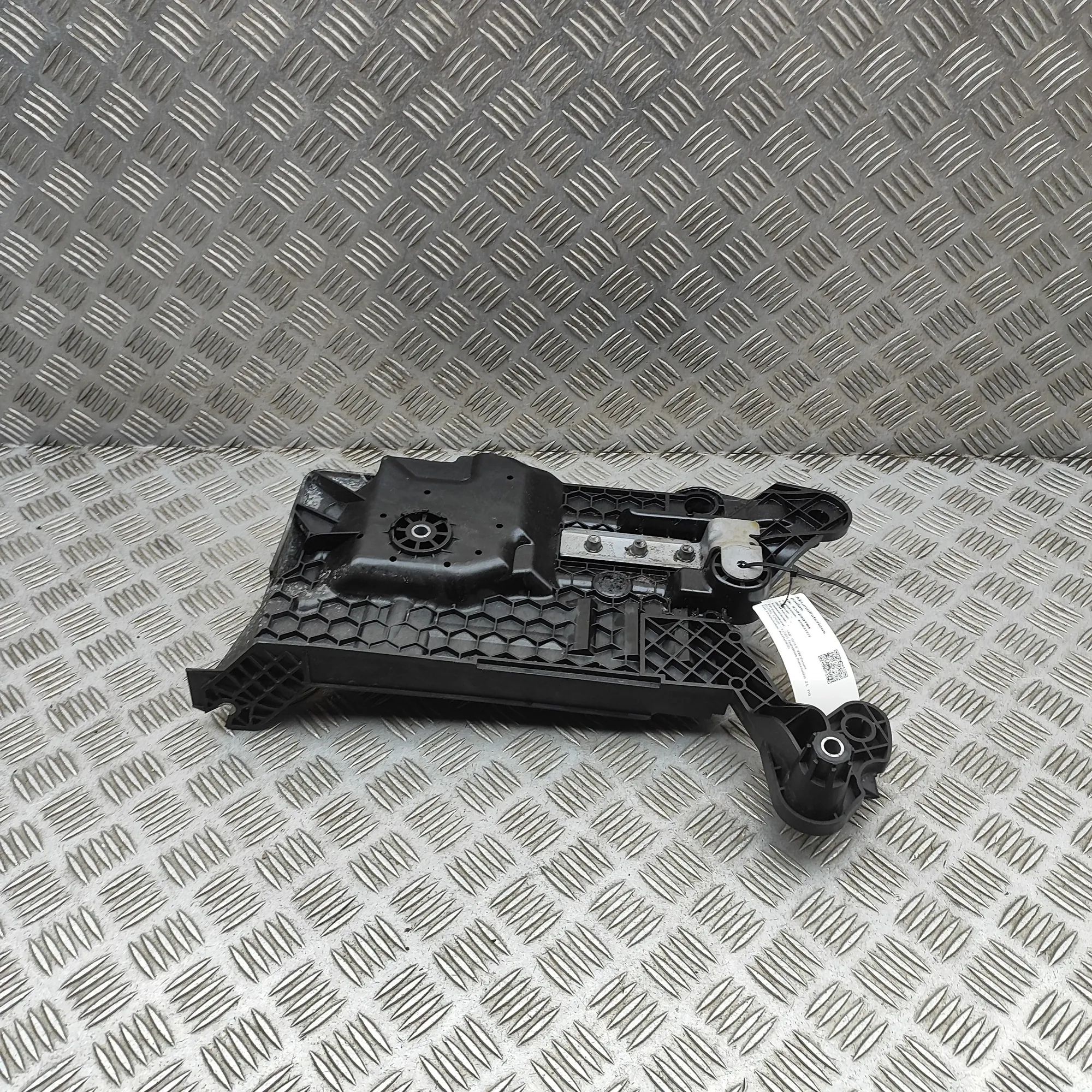 Volkswagen Golf 8 Battery tray Battery tray — VW GOLF VIII VARIANT (CG5) (2020...