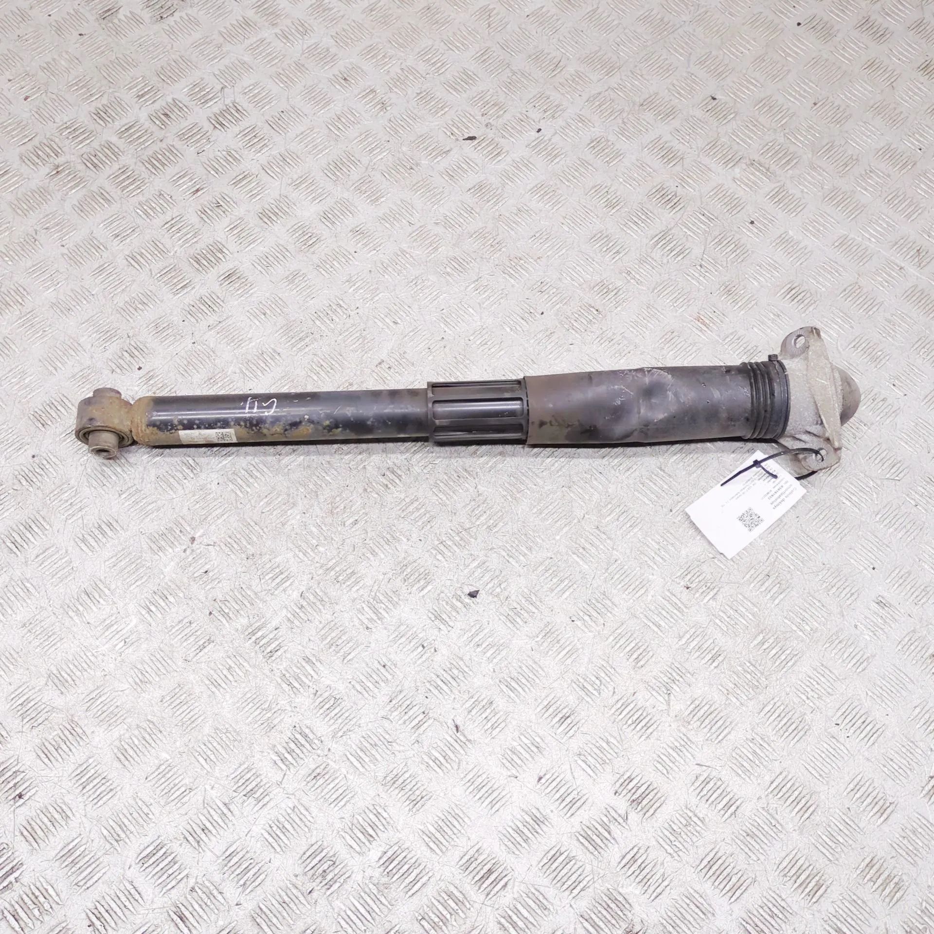 Volkswagen Golf 8 Shock absorber — rear right Shock absorber — rear right — VW GOLF VIII VARI...