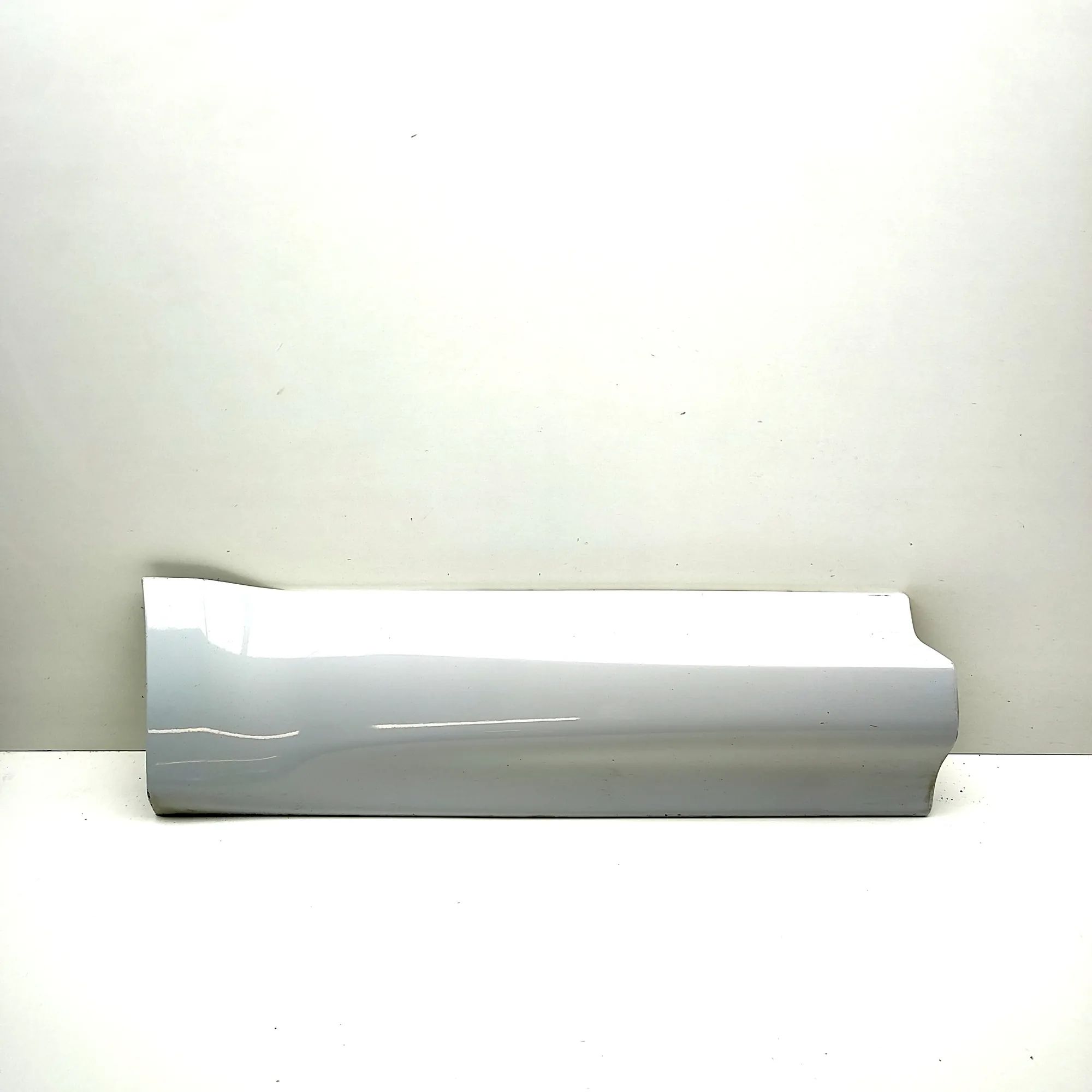 Land Rover Range Rover Sport (L494) Lower door moulding — rear — right Lower door moulding — rear — right — LAND ROVER...