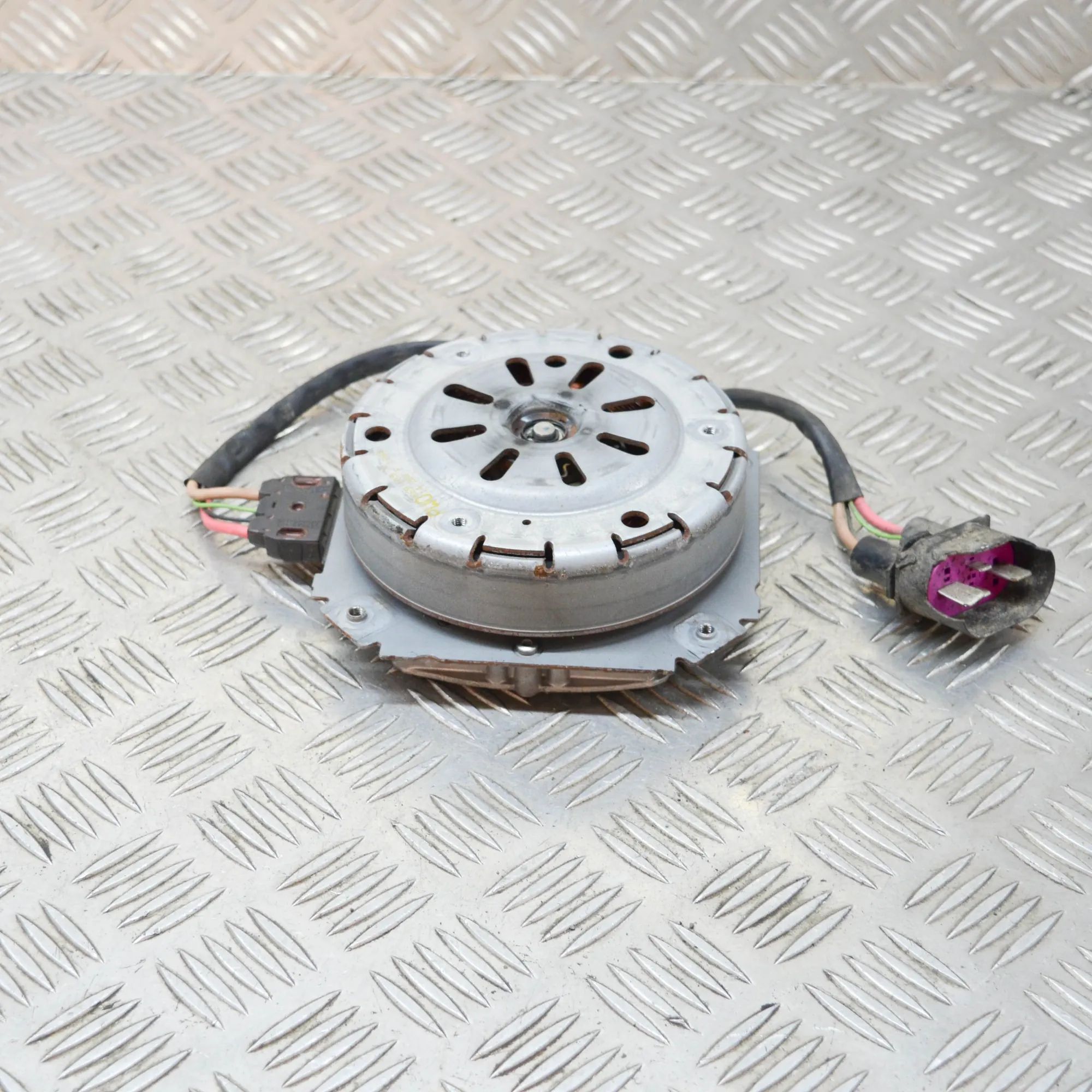 Audi A6 (C7) Radiator Cooling Fan Motor Radiator Cooling Fan Motor — AUDI A6 (4G2, C7, ...