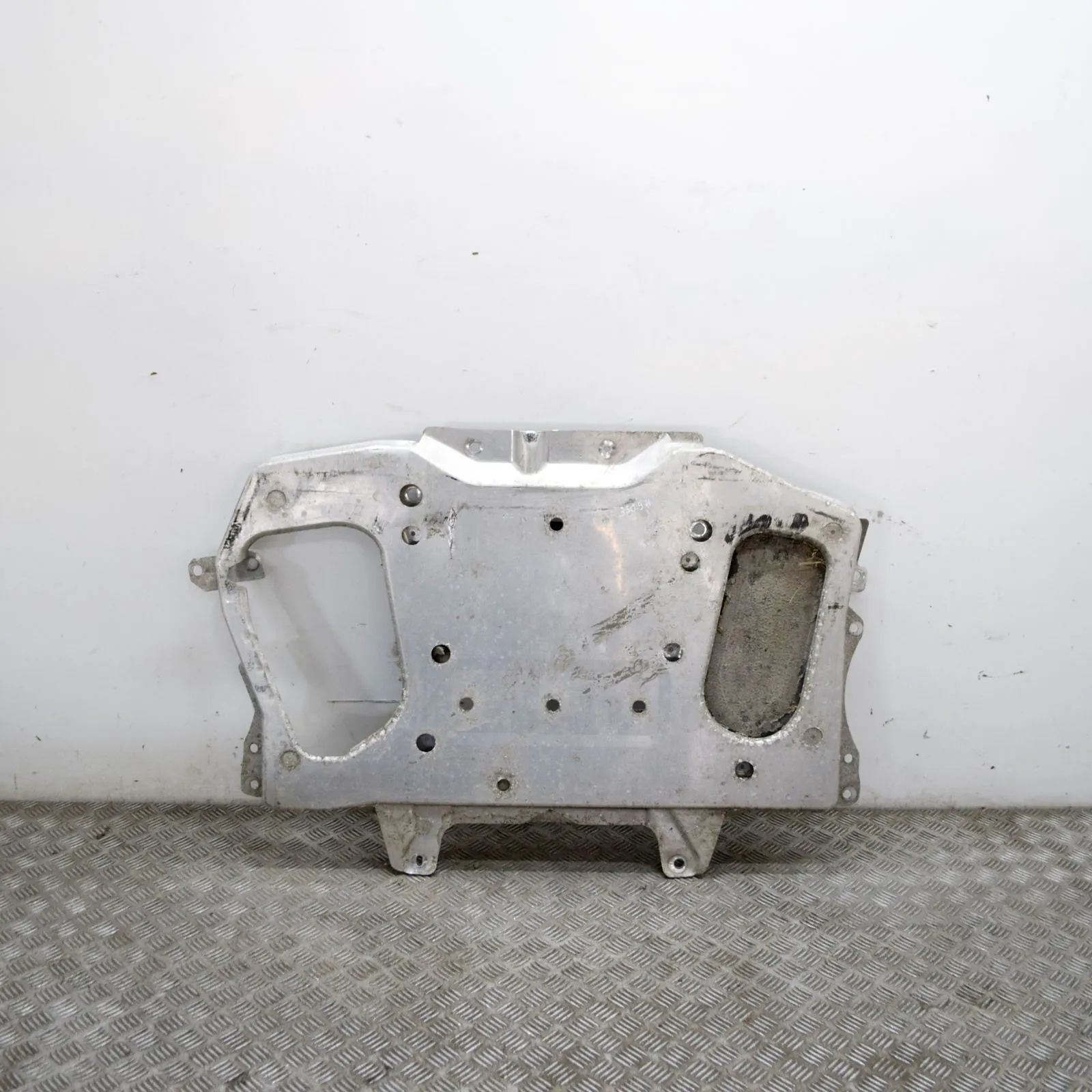 Land Rover Range Rover (L405) Крышка двигателя (пластик) Engine cover — LAND ROVER RANGE ROVER (IV L405)...