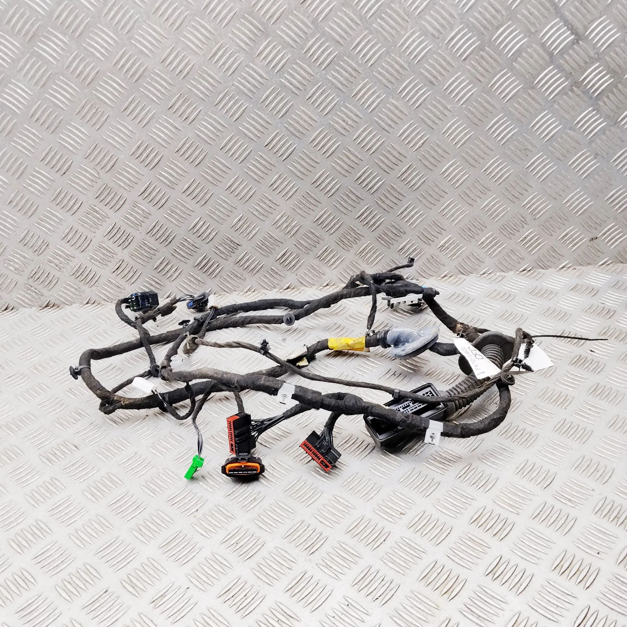 Land Rover Discovery Sport Door wiring — front right Door wiring — front right — LAND ROVER DISCOVER...