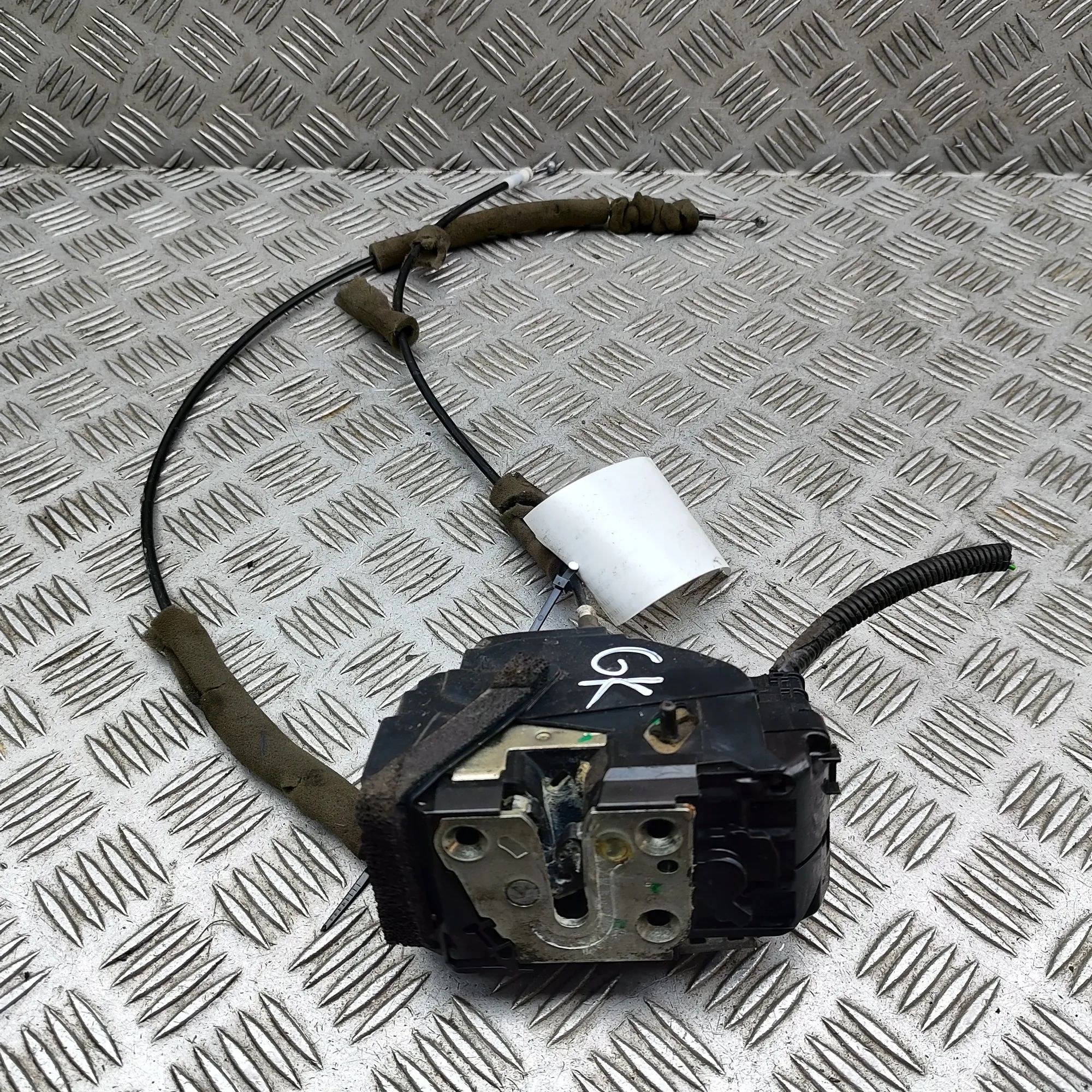 Door lock — rear left Brand/Model: NISSAN NP300
Year: 2016
Engine: 2....