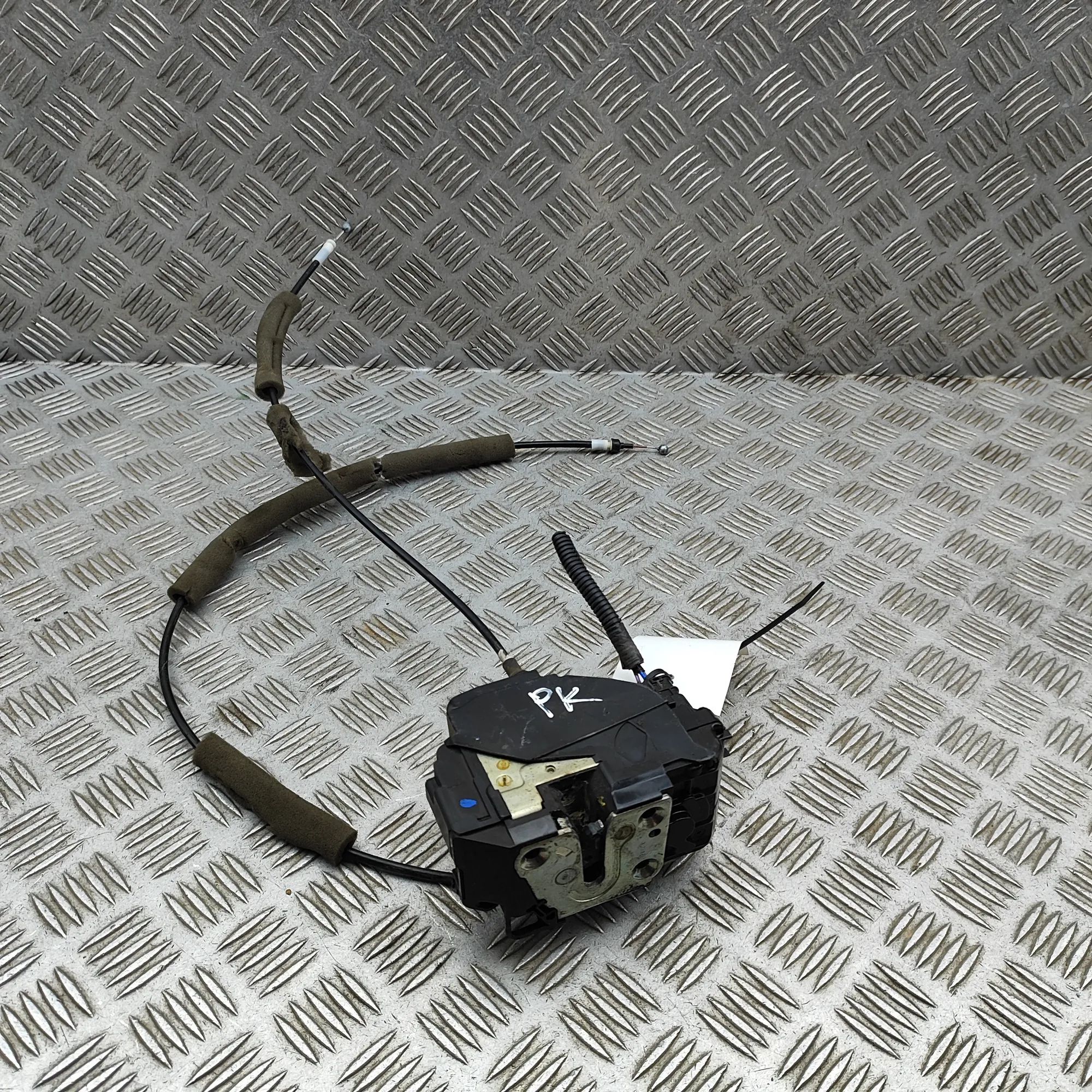 Door lock — front left Brand/Model: NISSAN NP300
Year: 2016
Engine: 2....
