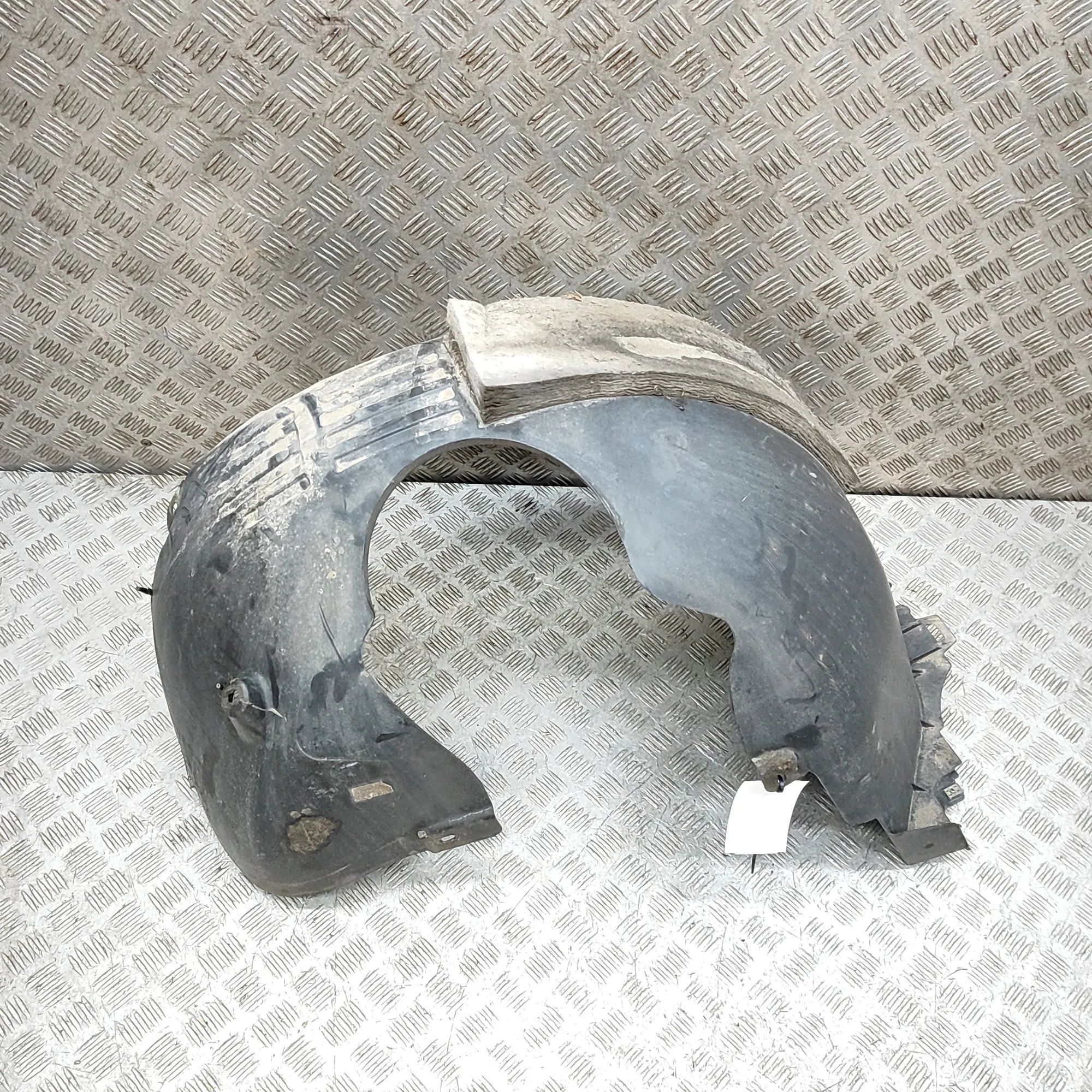 Volkswagen Golf 7 Front Right Arch Liner Front Right Arch Liner — VW GOLF (VII 5G1, BQ1,...