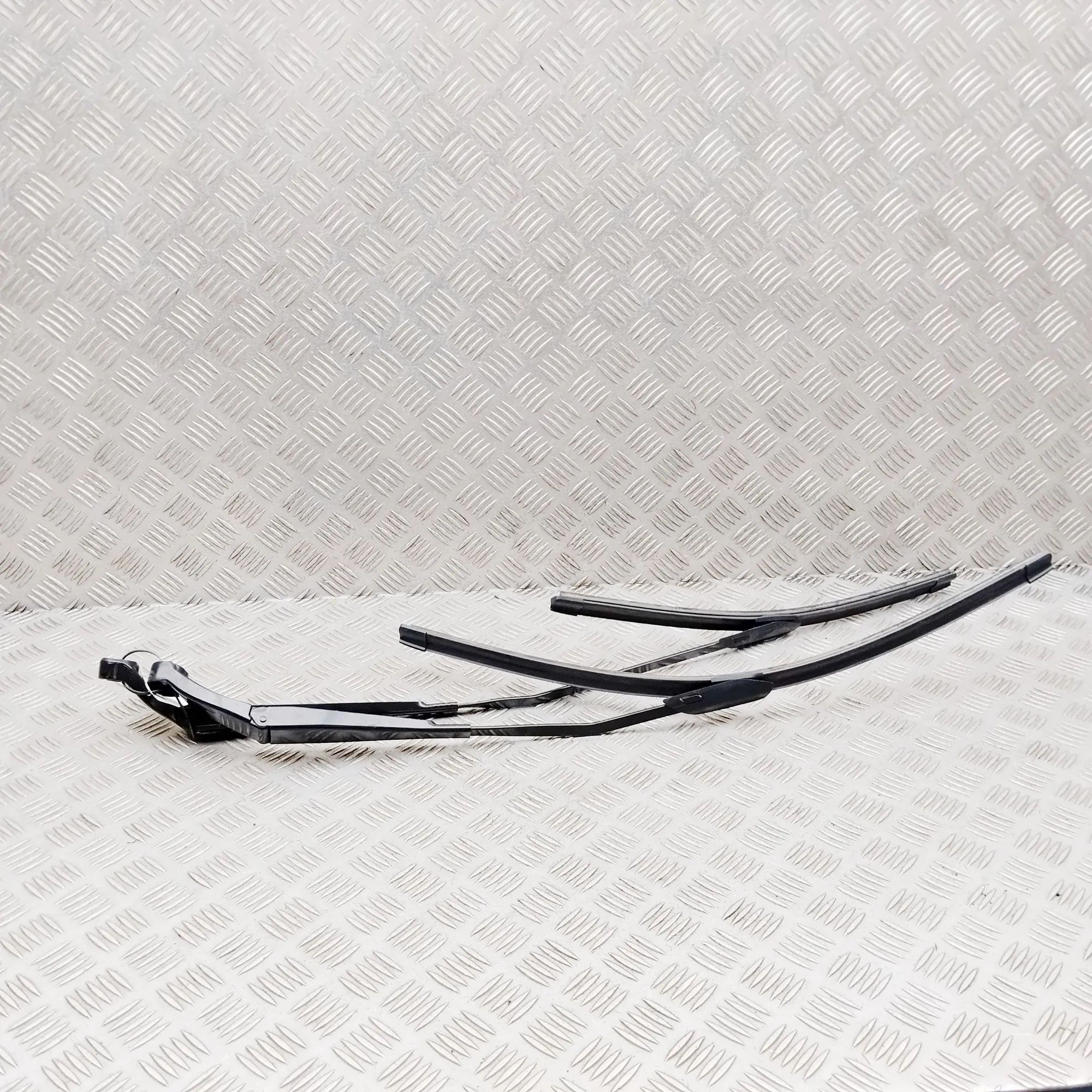 Audi A3 (8Y)  Front Wiper Arms Front Wiper Arms — AUDI A3 (Sportback 8YA) (201...