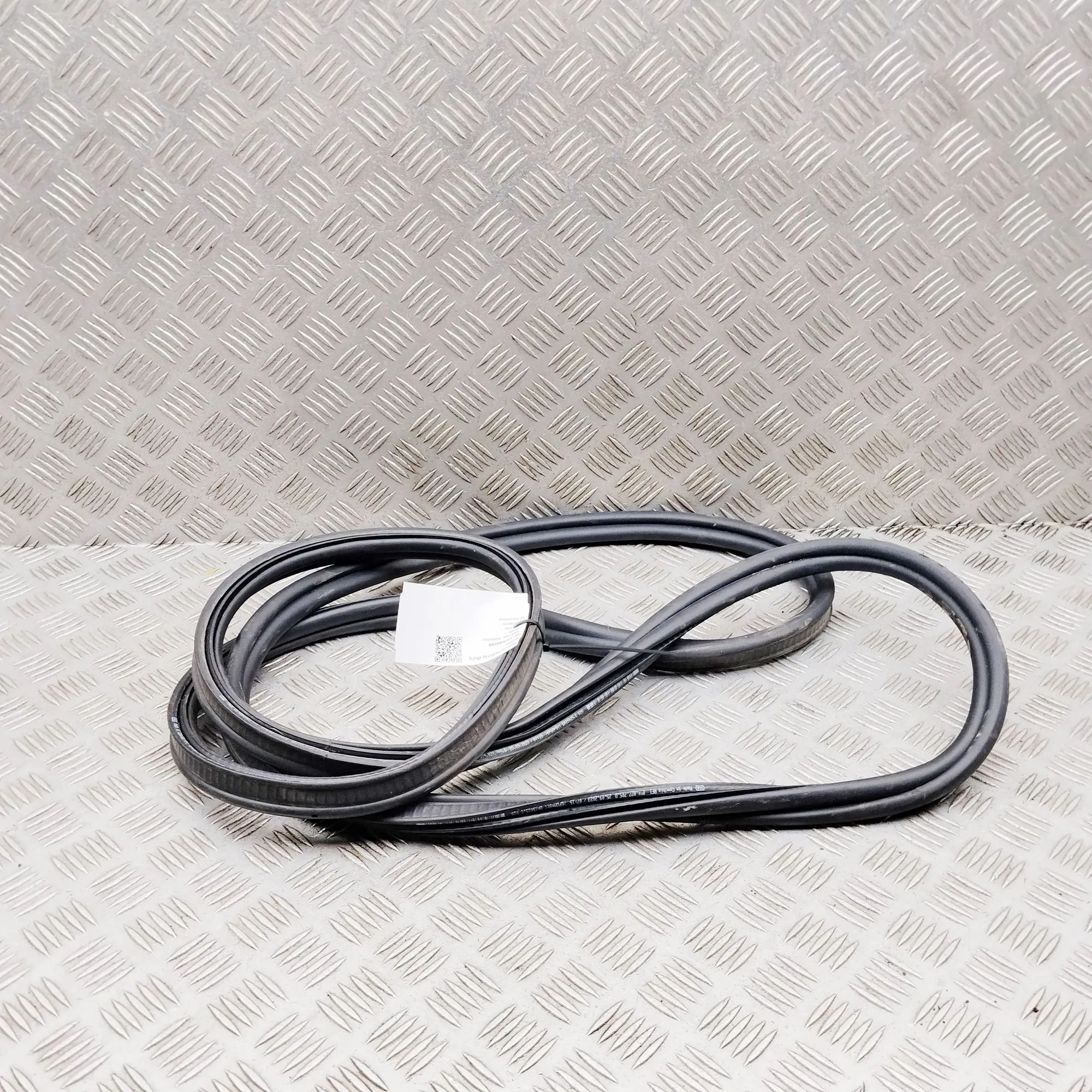 Audi A3 (8Y)  Tailgate rubber seal Tailgate rubber seal — AUDI A3 (Sportback 8YA) ...