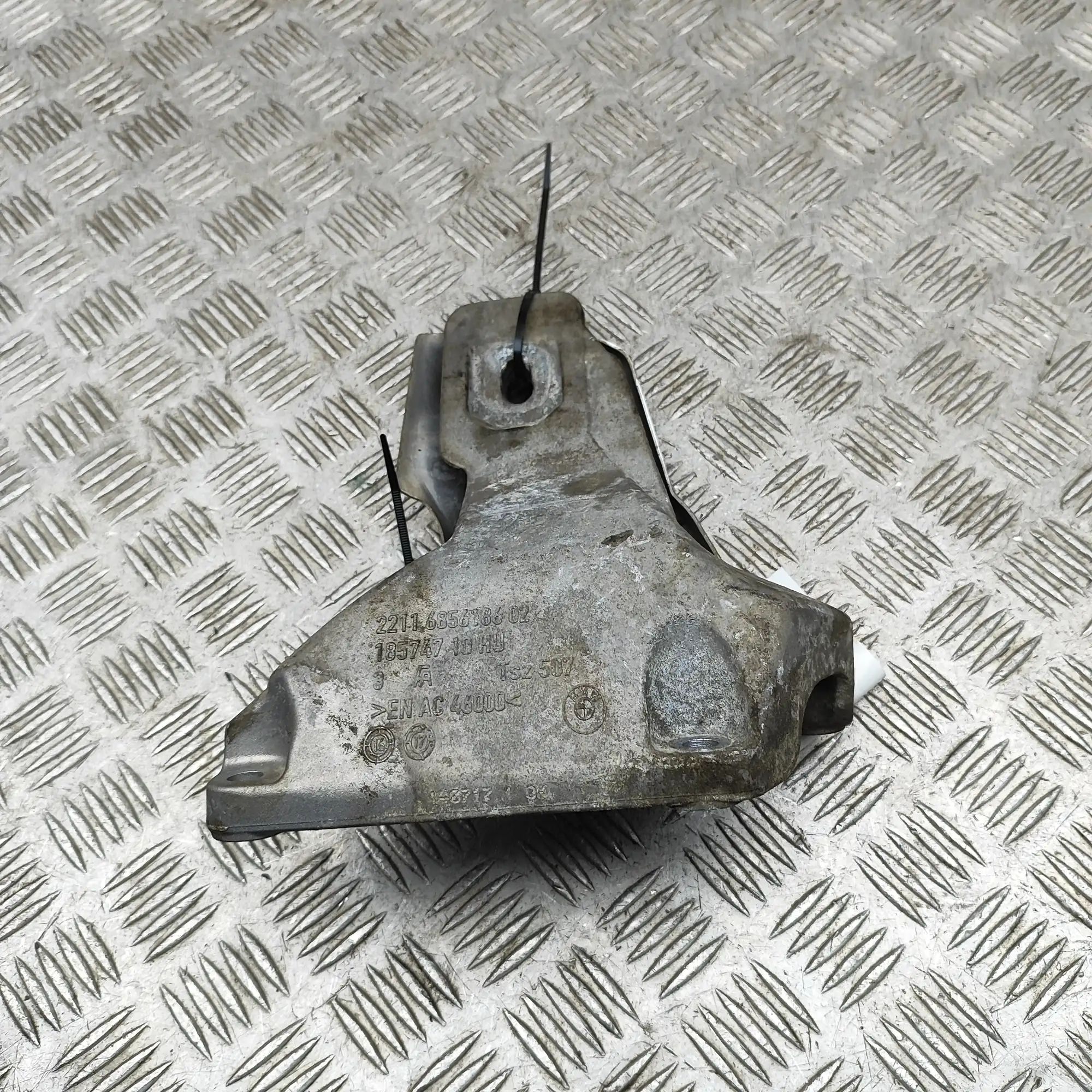 BMW X5 (F15) Right Side Engine Bracket Right Side Engine Bracket — BMW X5 (F15, F85) (...