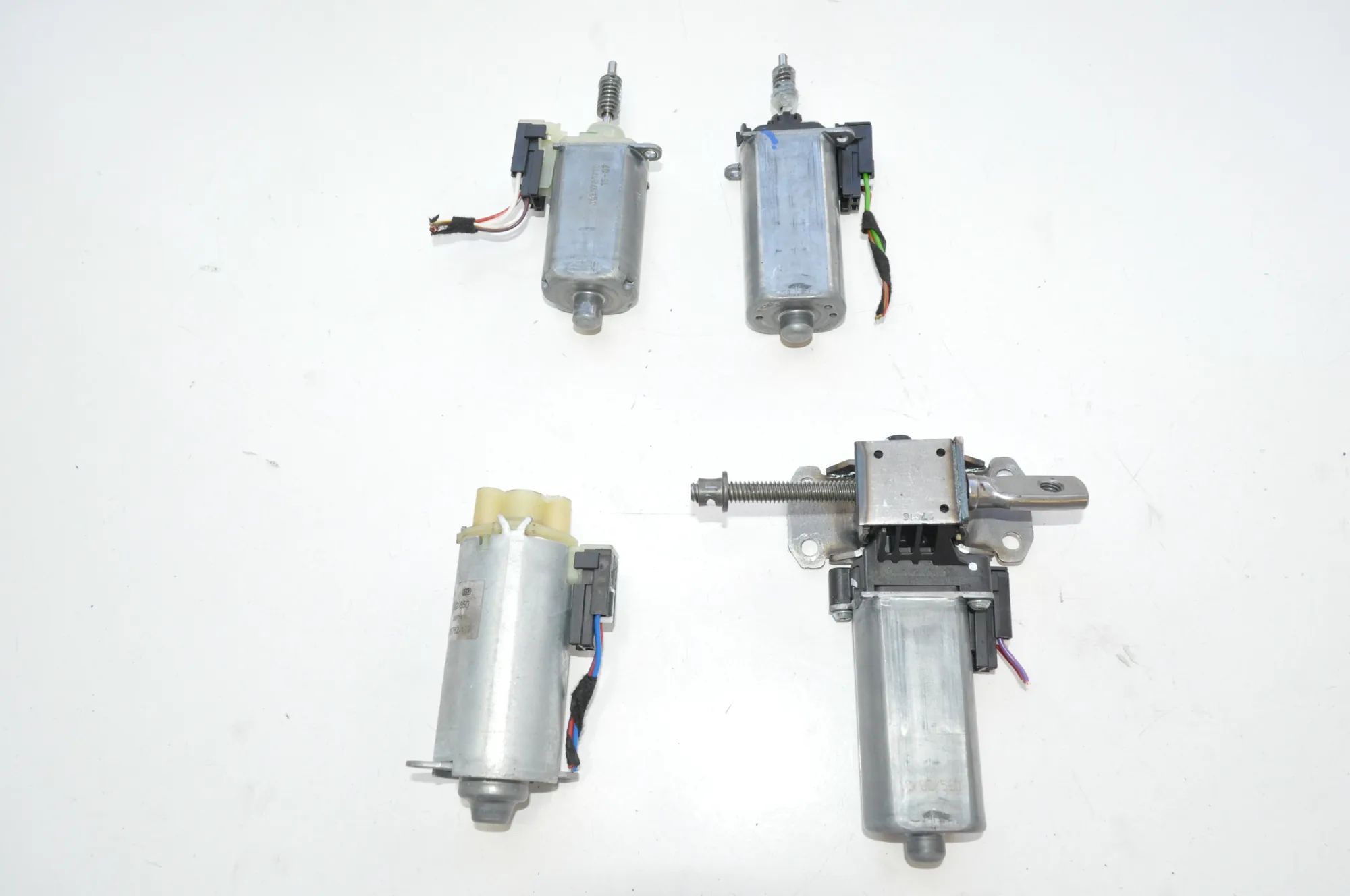 Porsche Cayenne Seat adjustment motor — front right Seat adjustment motor — front right — PORSCHE C...