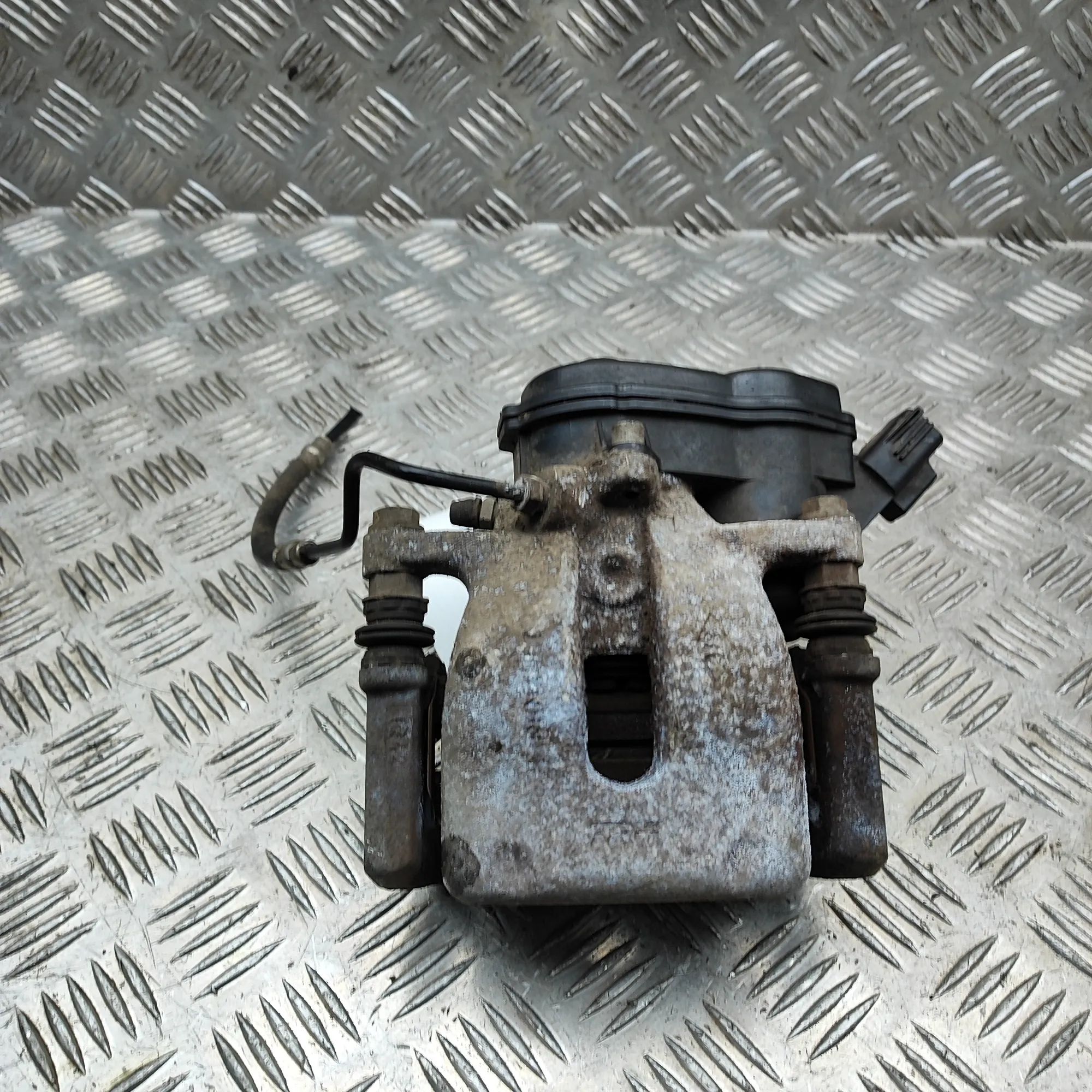 Renault Zoe Brake caliper — rear left Brake caliper — rear left — RENAULT ZOE (BFM_) ...